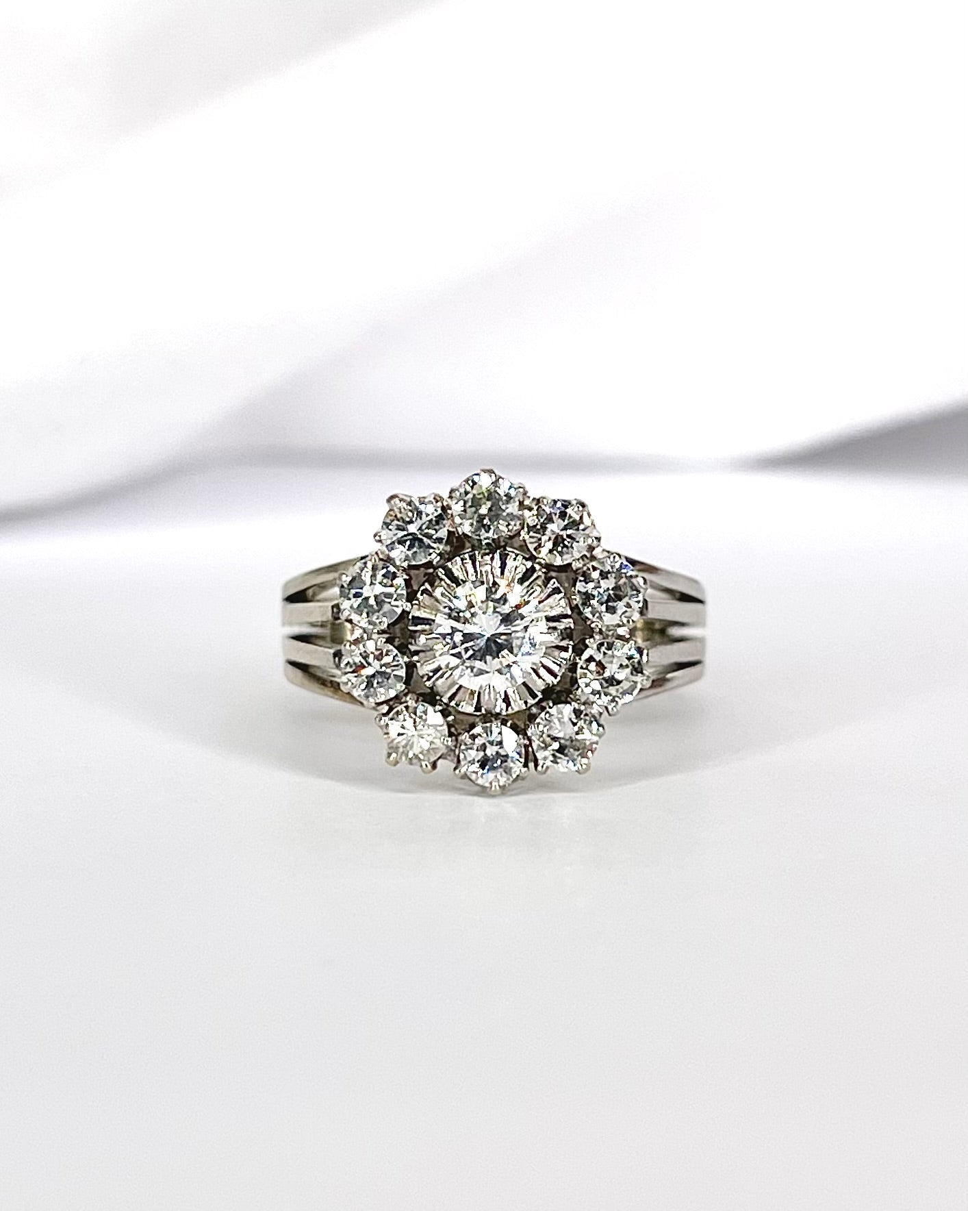 Bague Marguerite Diamants 1.12 carat &amp; Or 6,94g "Elodie" - Elliade Paris