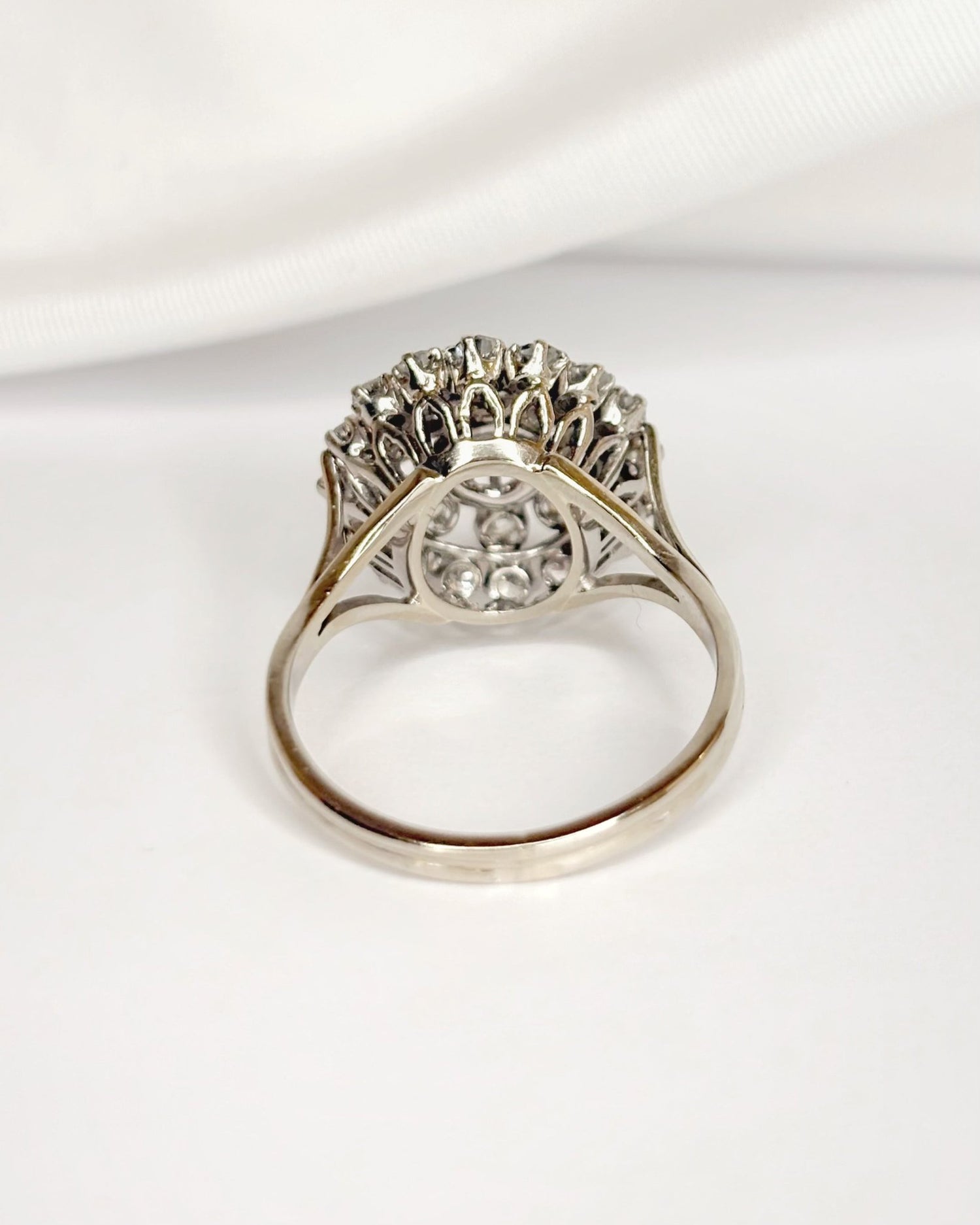 Bague Marguerite Diamants 1.56 carat, Or gris &amp; Platine 6g "Vera" - Elliade Paris