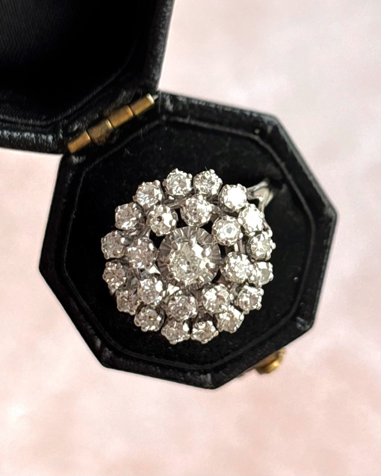 Bague Marguerite Diamants 1.56 carat, Or gris &amp; Platine 6g "Vera" - Elliade Paris
