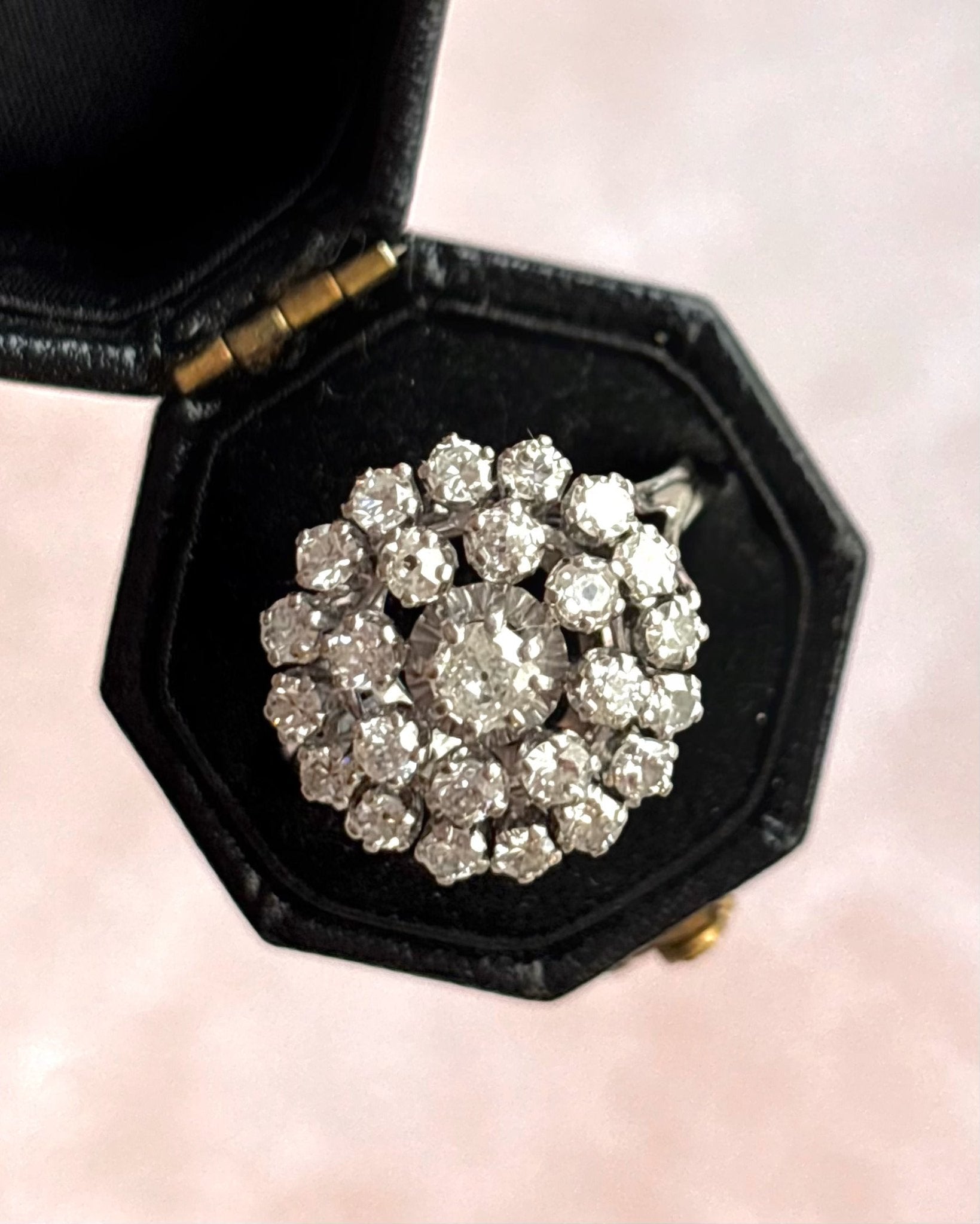 Bague Marguerite Diamants 1.56 carat, Or gris &amp; Platine 6g "Vera" - Elliade Paris