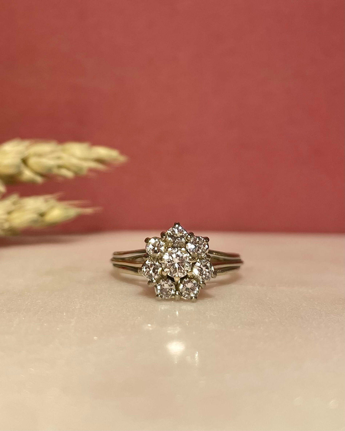 Bague Vintage Marguerite Diamants 0.64 carat &quot;Bella&quot;