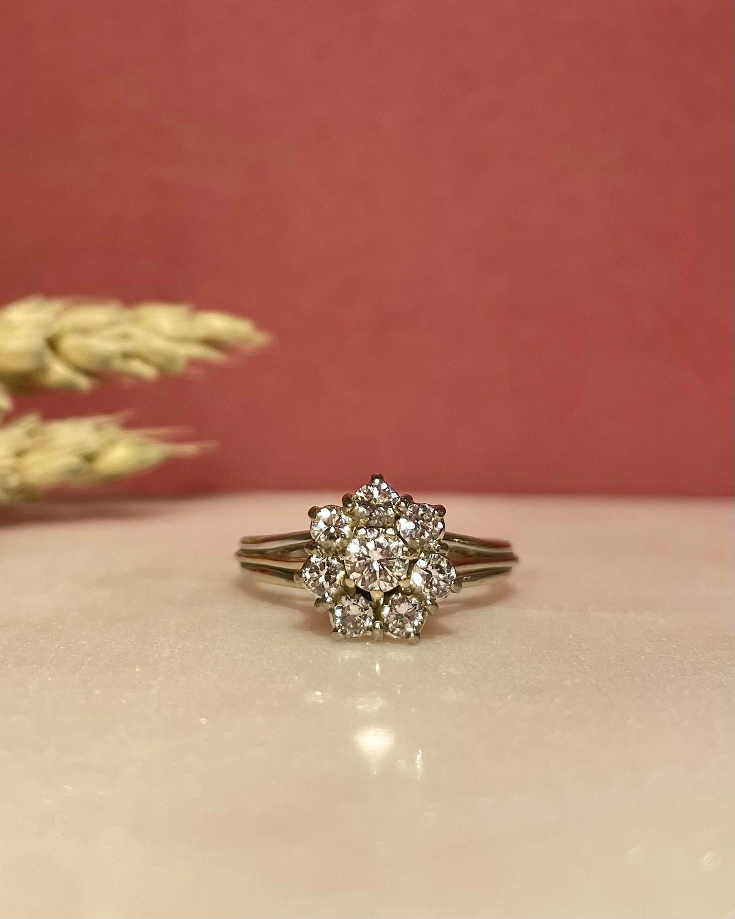 Bague Vintage Marguerite Diamants 0.64 carat &quot;Bella&quot;
