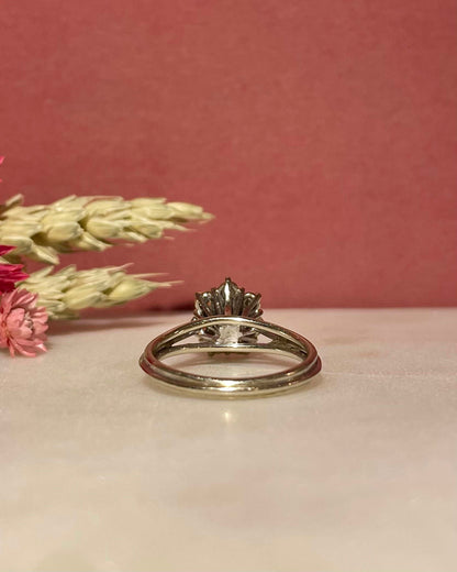 Bague Vintage Marguerite Diamants 0.64 carat &quot;Bella&quot;