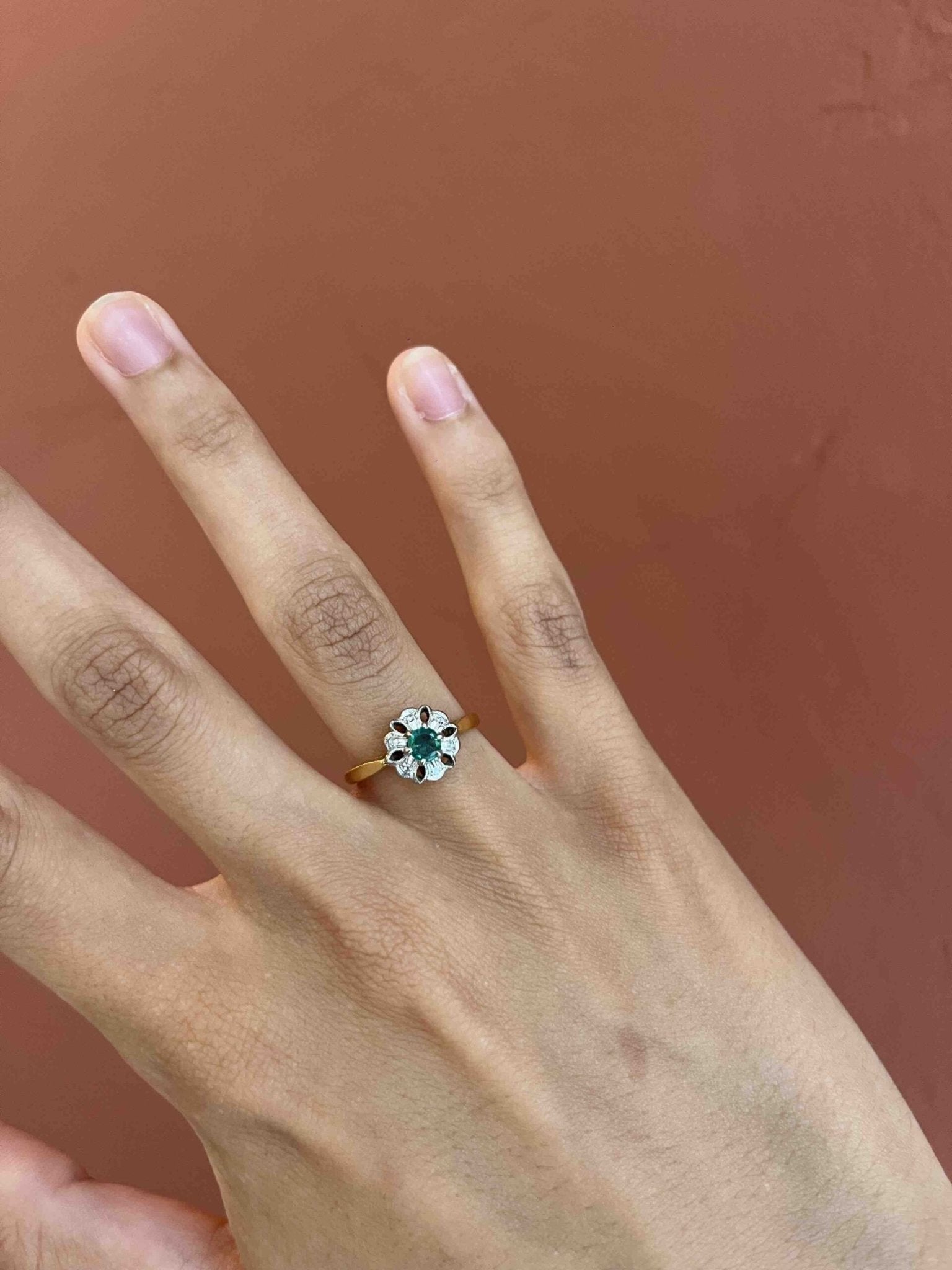 Bague Marguerite Diamants &amp; Émeraude "Rachel" - Elliade Paris