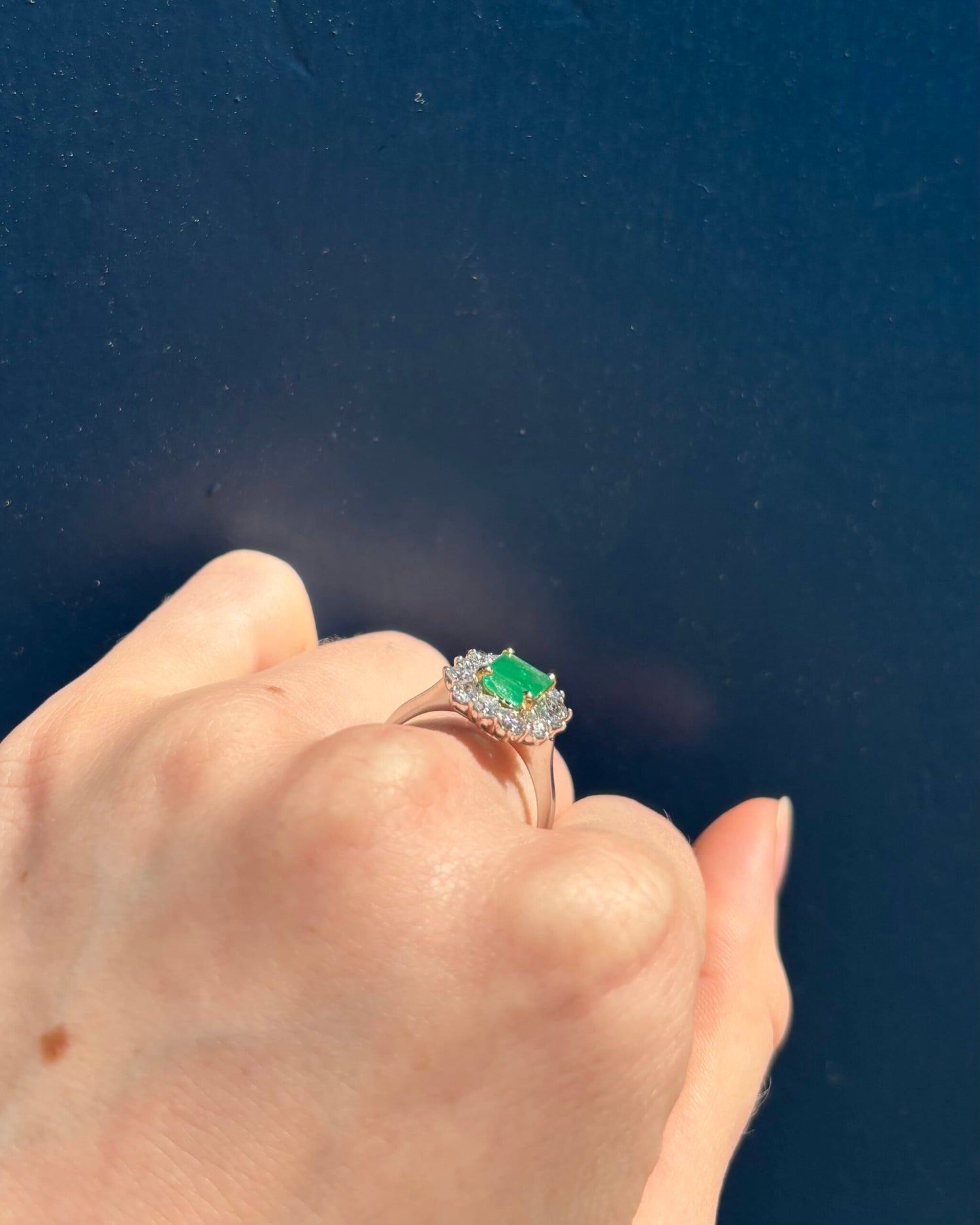 Bague Marguerite Émeraude 0.87 carat &amp; 12 Diamants 0.96 carat &quot;Cerine&quot;