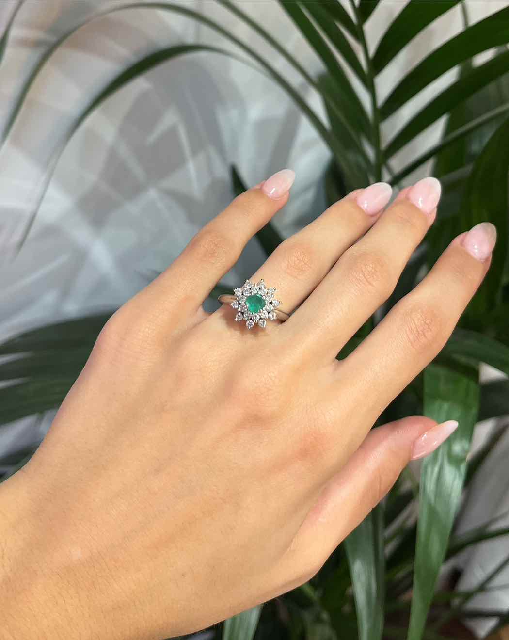 Bague Marguerite Emeraude 0.50 carat et Diamants &quot;Leyna&quot;