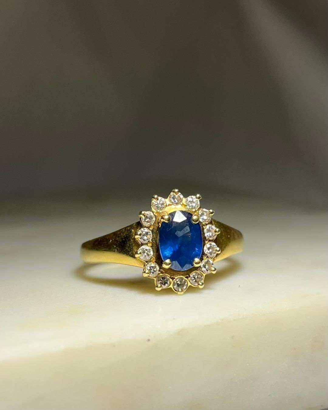 Anillo de margaritas con diamantes y zafiros &quot;Hanaé&quot;