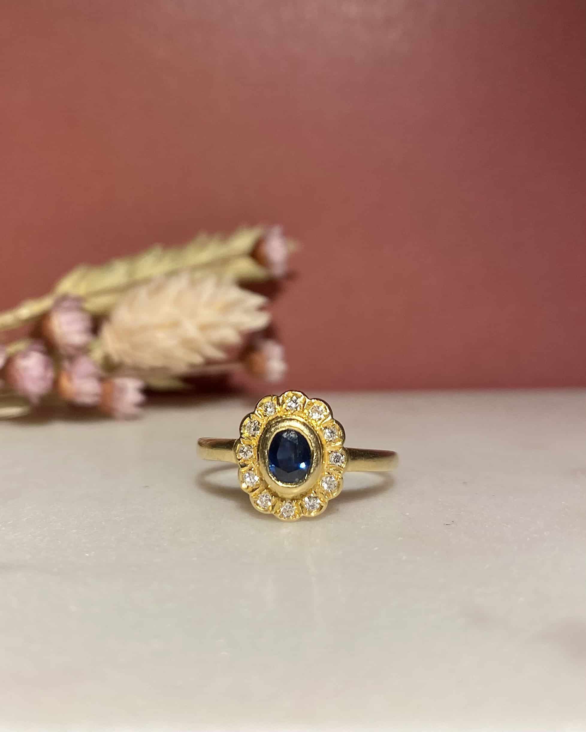 Bague Marguerite Saphir 0.30 Carat &amp; Diamants "Vivianne" - Elliade Paris