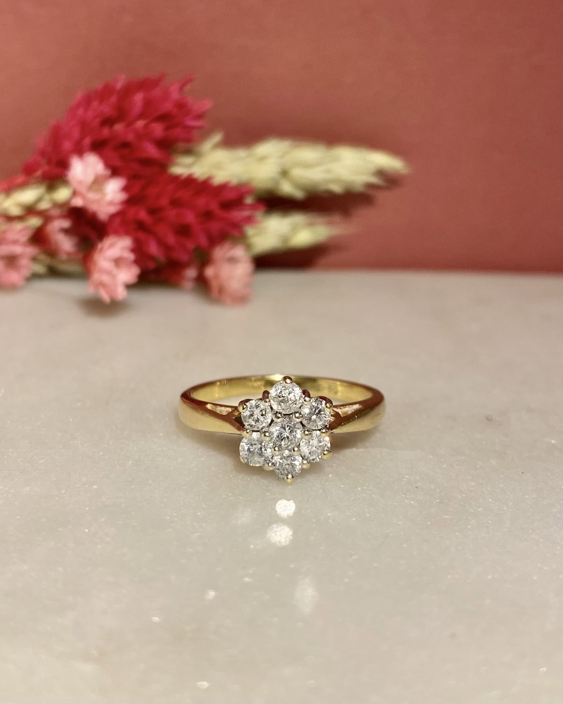 Anillo con margaritas de diamantes "Alizée" de 0,56 quilates