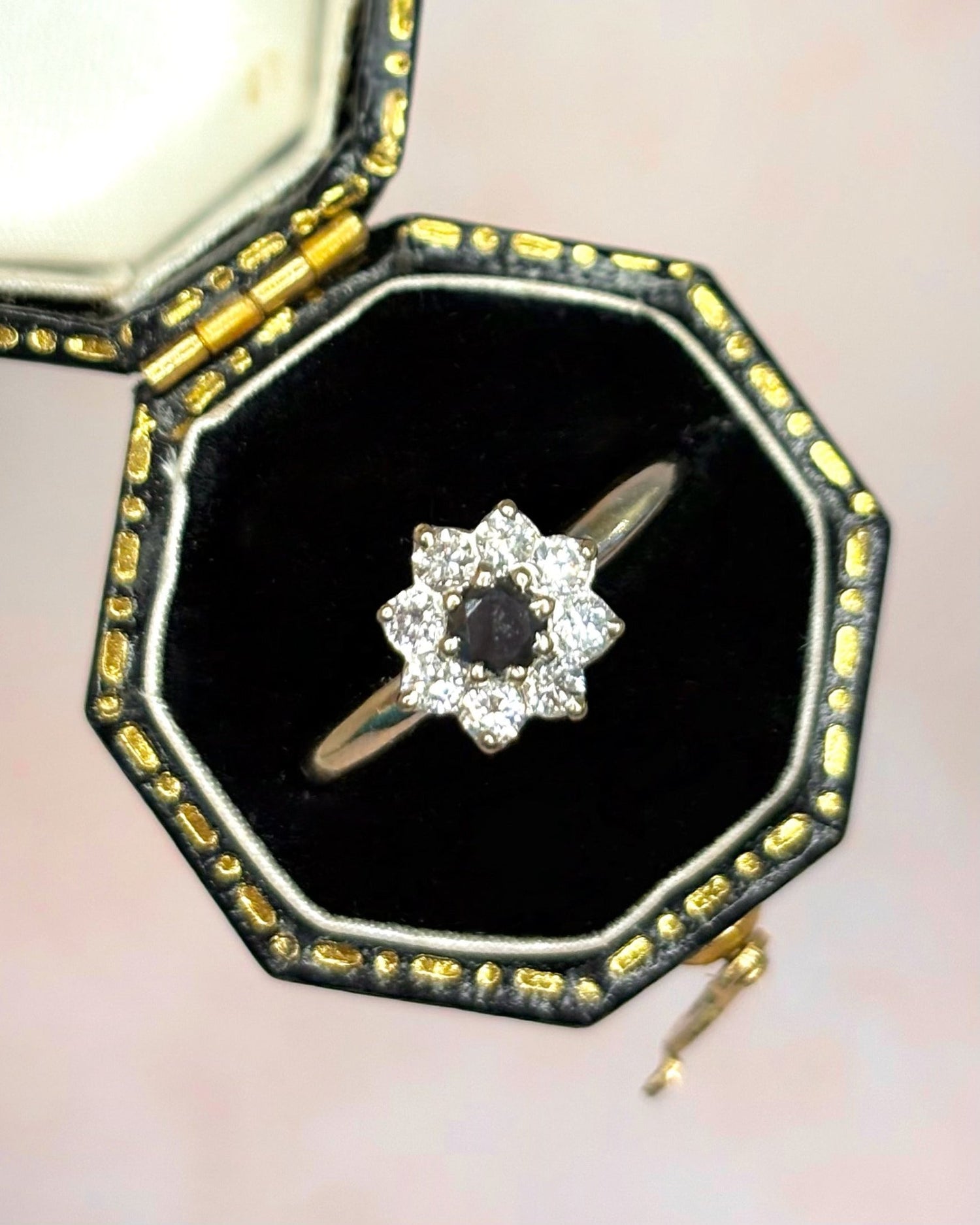 Bague Marguerite Diamants Noir &amp; Blancs 0.39 carat "Liana" - Elliade Paris