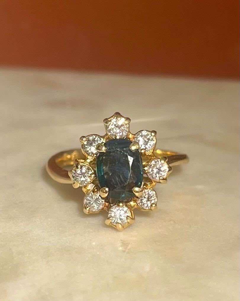 Anillo "Elisabeth" con margaritas de diamantes y zafiros