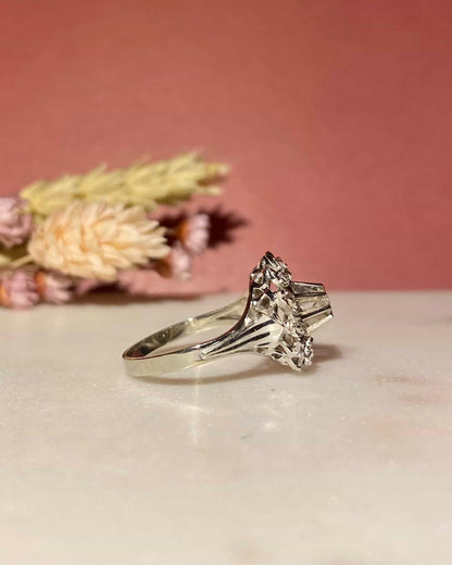 Bague Vintage Marguerite 13 Diamants &quot;Aliéna&quot;