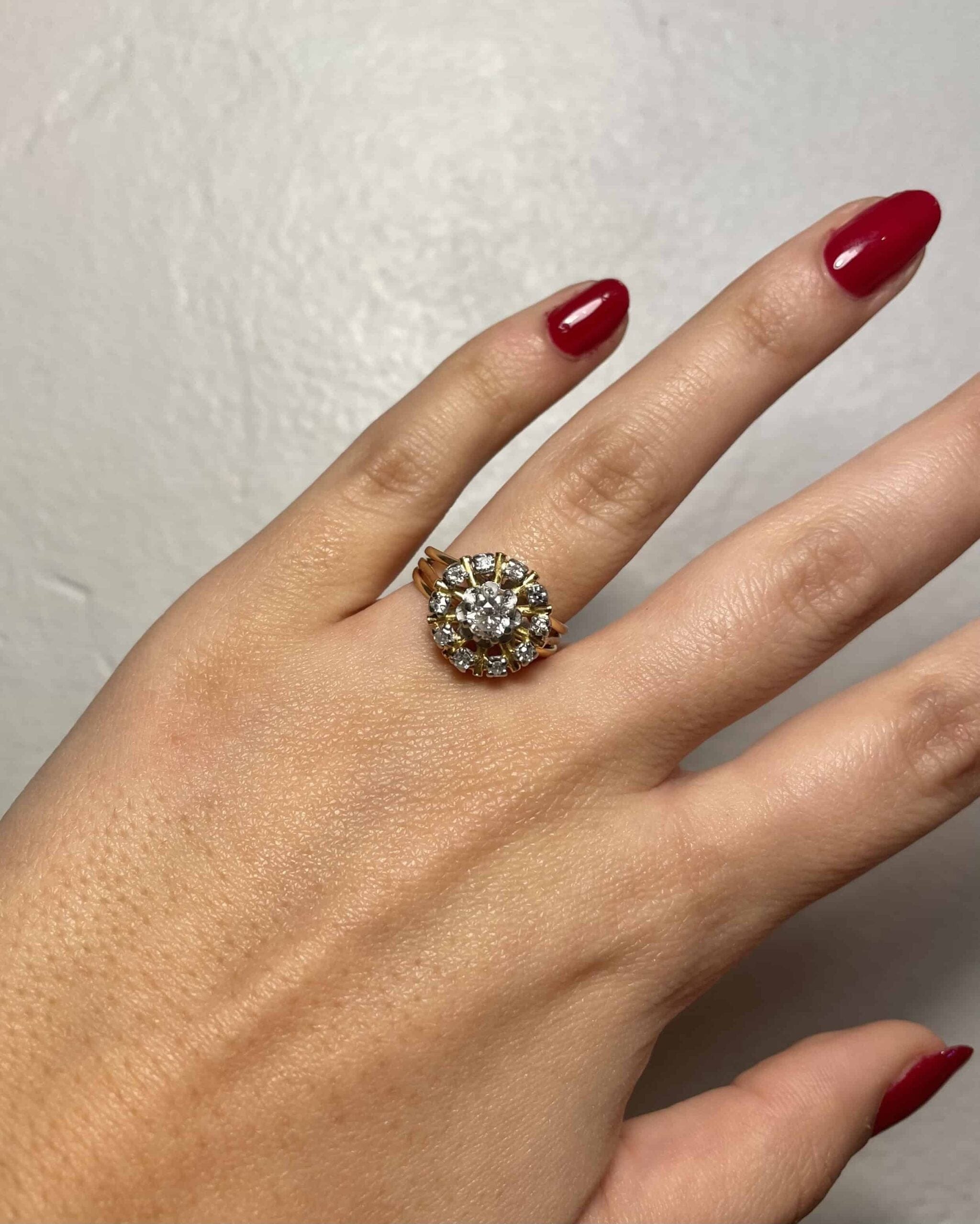 Bague Vintage Marguerite 11 Diamants 0.65 carat "Sofia"