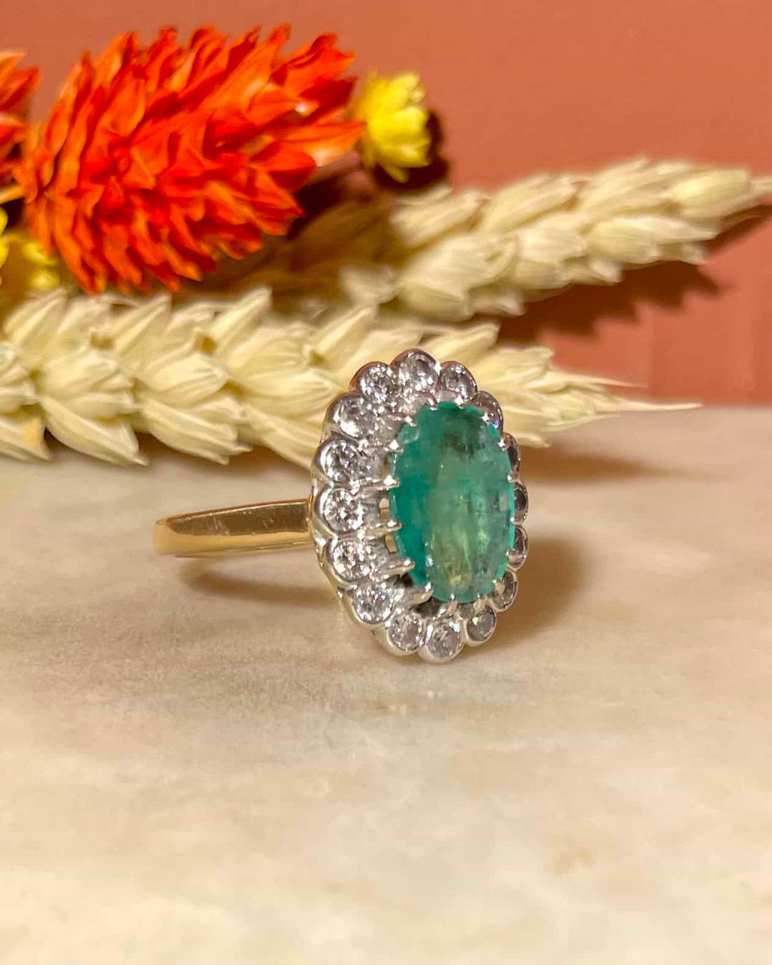 Bague Marguerite Émeraude 1.65 carat &amp; 16 Diamants &quot;Hanya&quot;