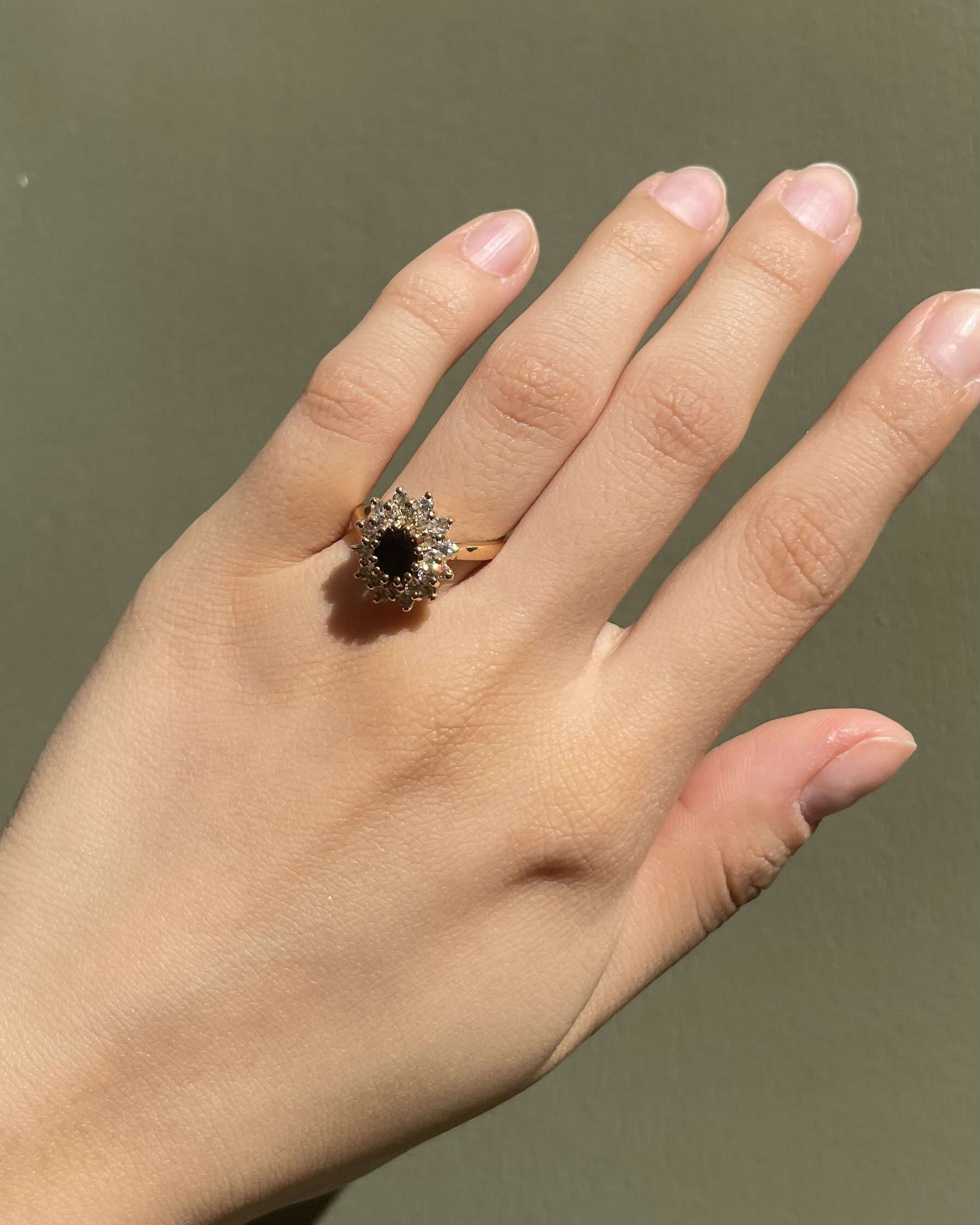 Bague Marguerite Saphir &amp; 24 Diamants "Anastasia"
