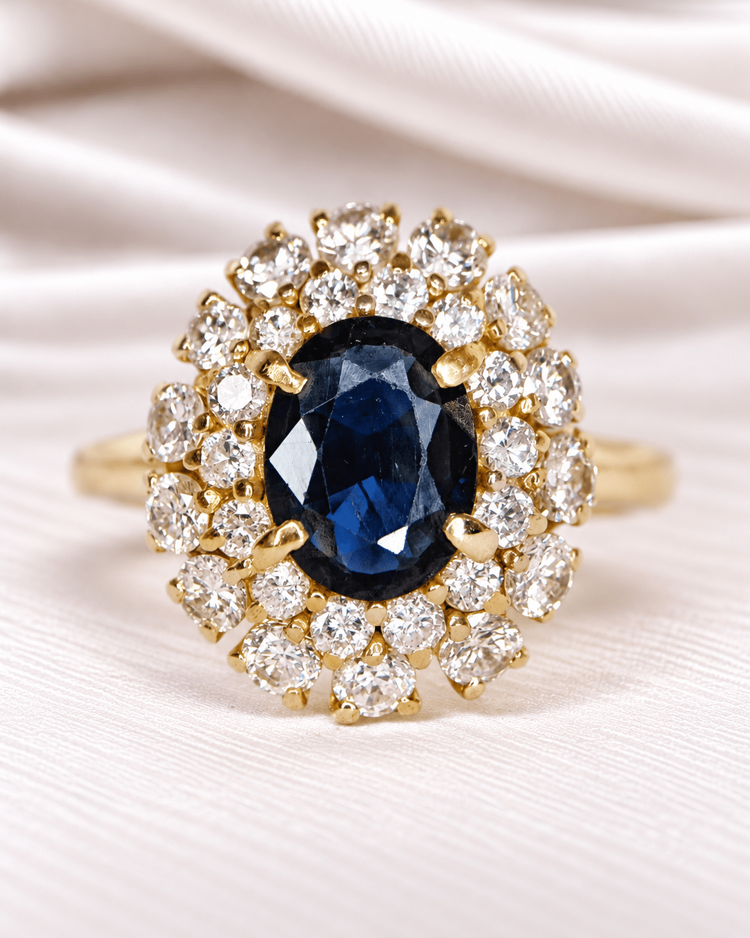Bague Marguerite Dôme Saphir 1.41 carat &amp; Diamants 1.26 carat 4.60g "Mégane" - Elliade Paris
