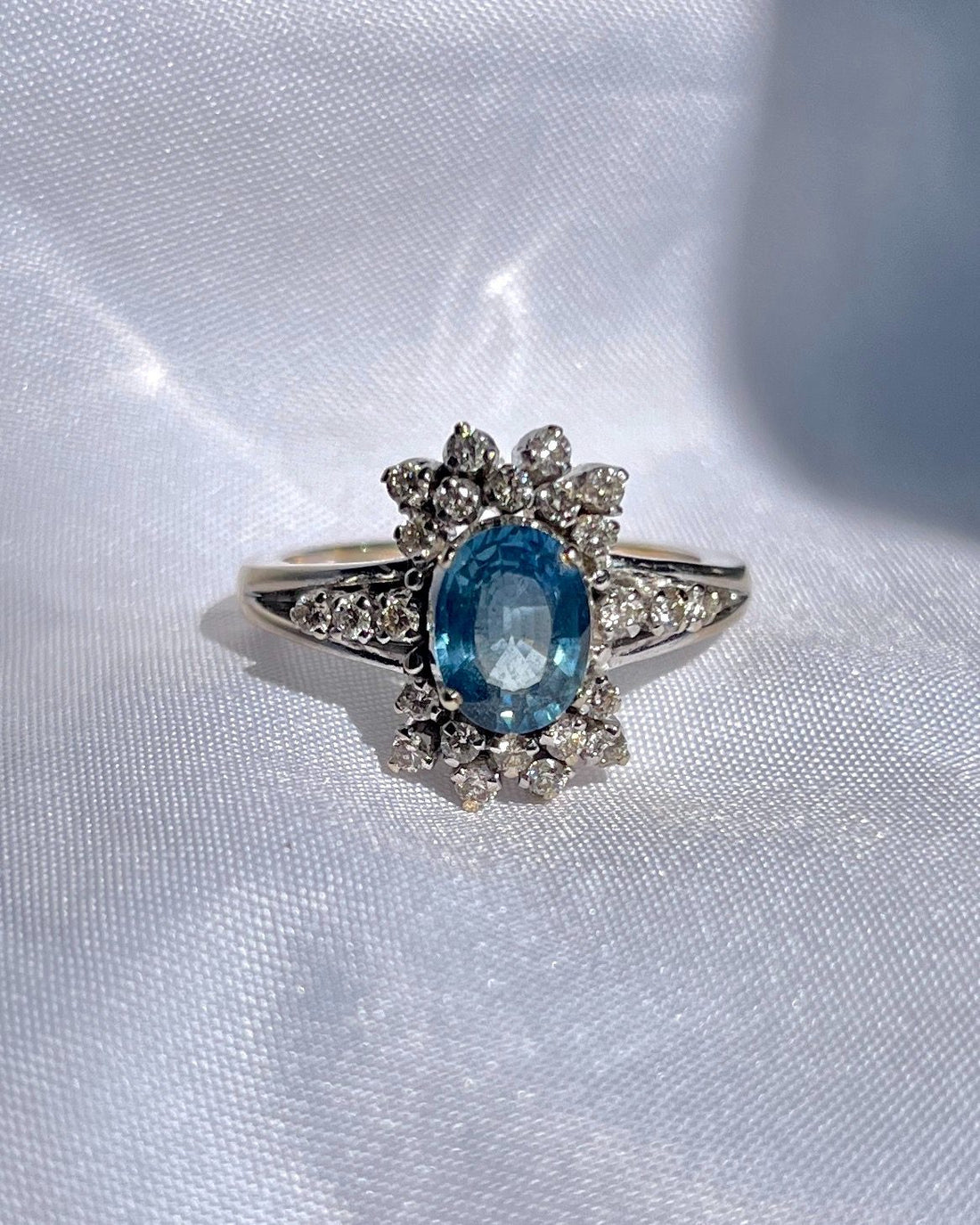 Bague Marguerite Saphir et diamants &quot;Caroline&quot;