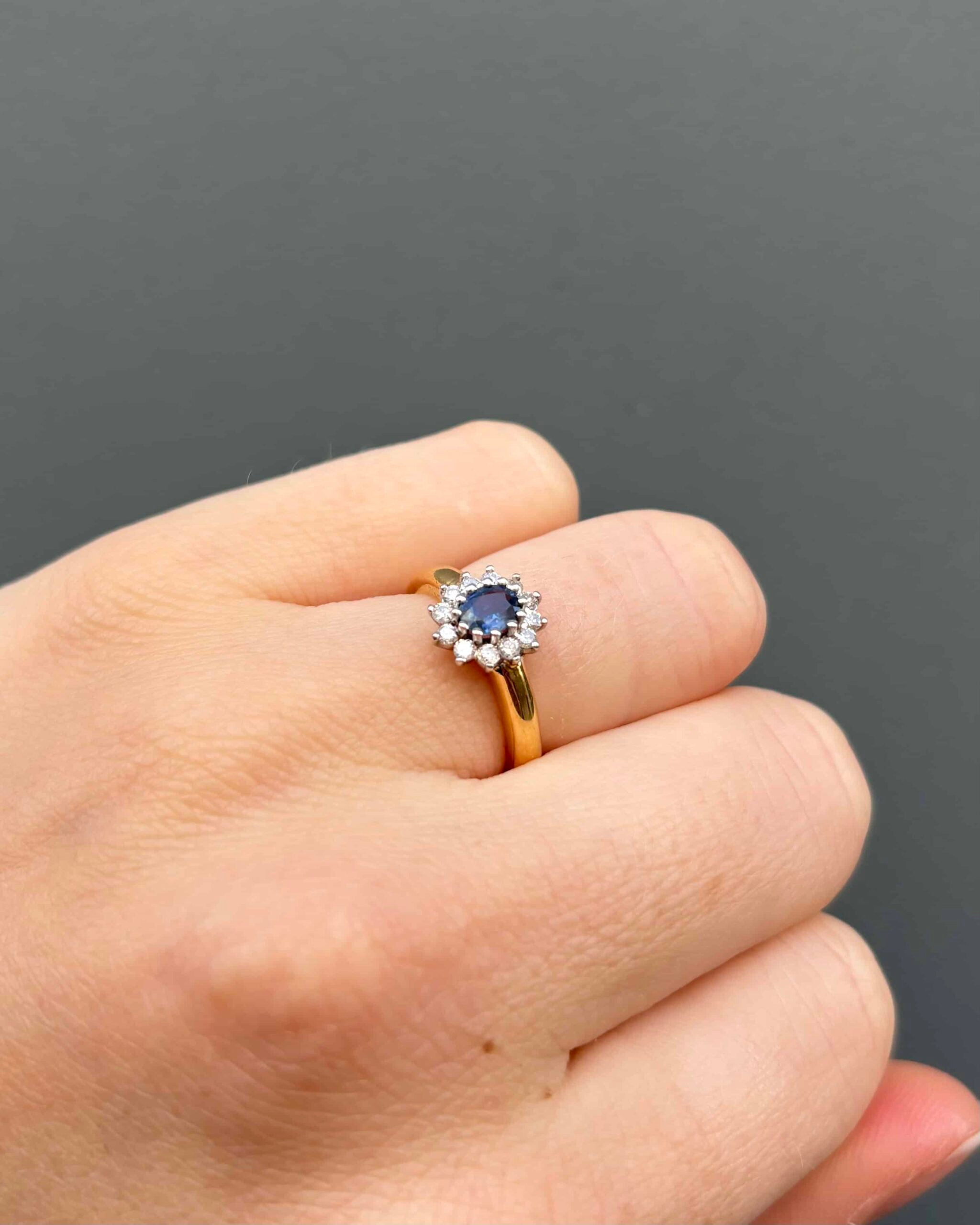 Bague Marguerite Saphir 0.43 Carat &amp; Diamants "Orliane" - Elliade Paris