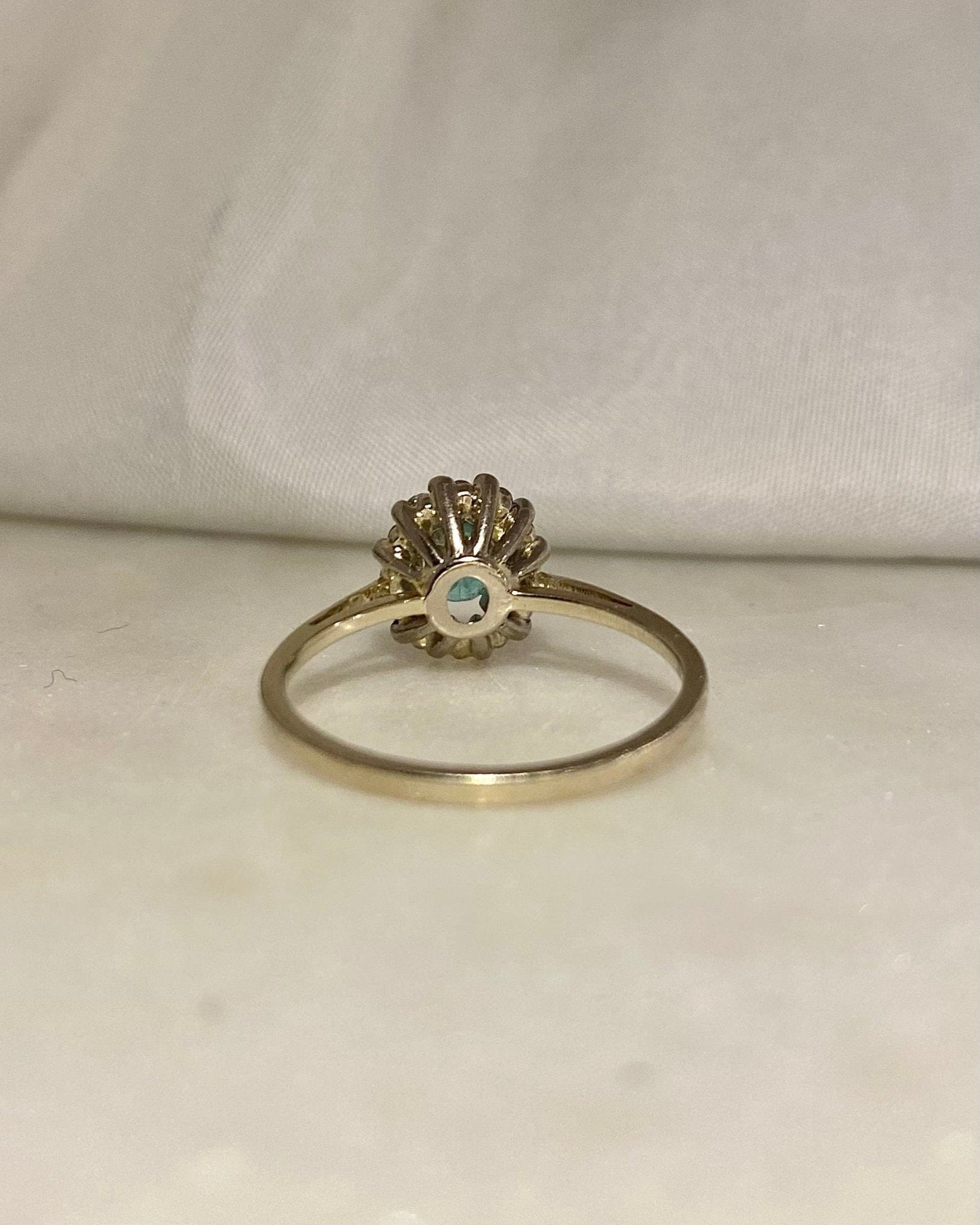 Bague Marguerite Emeraude 0.15 carat &amp; Diamants "Livia" - Elliade Paris