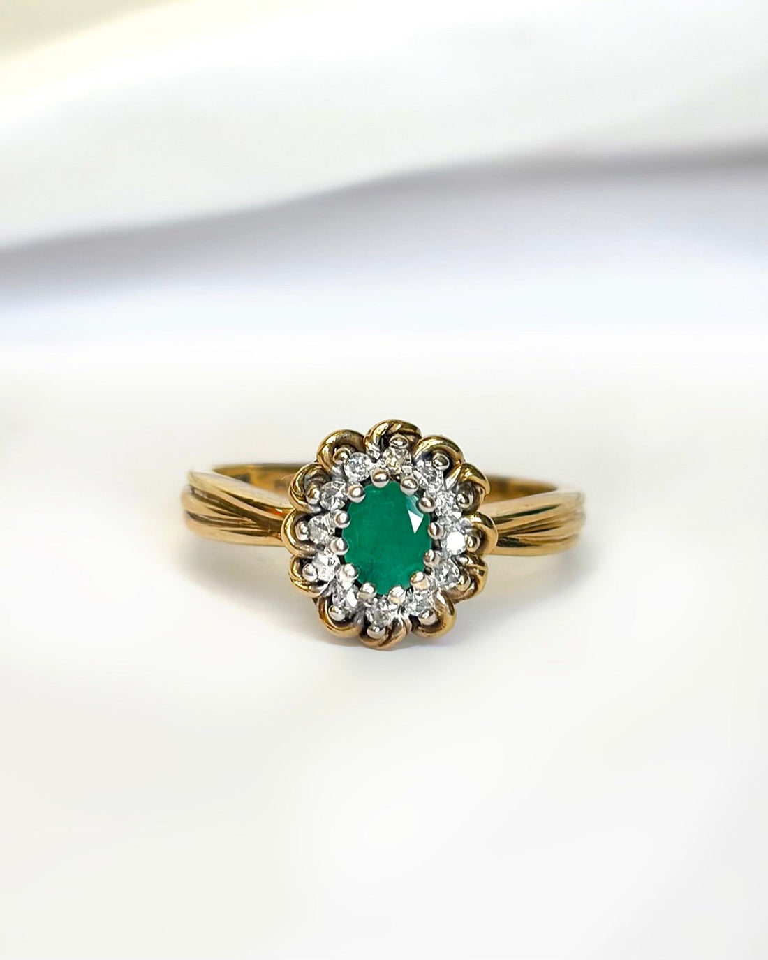 Bague Marguerite Émeraude 0.24 carat &amp; Diamants 0.12 carat "Martina" - Elliade Paris