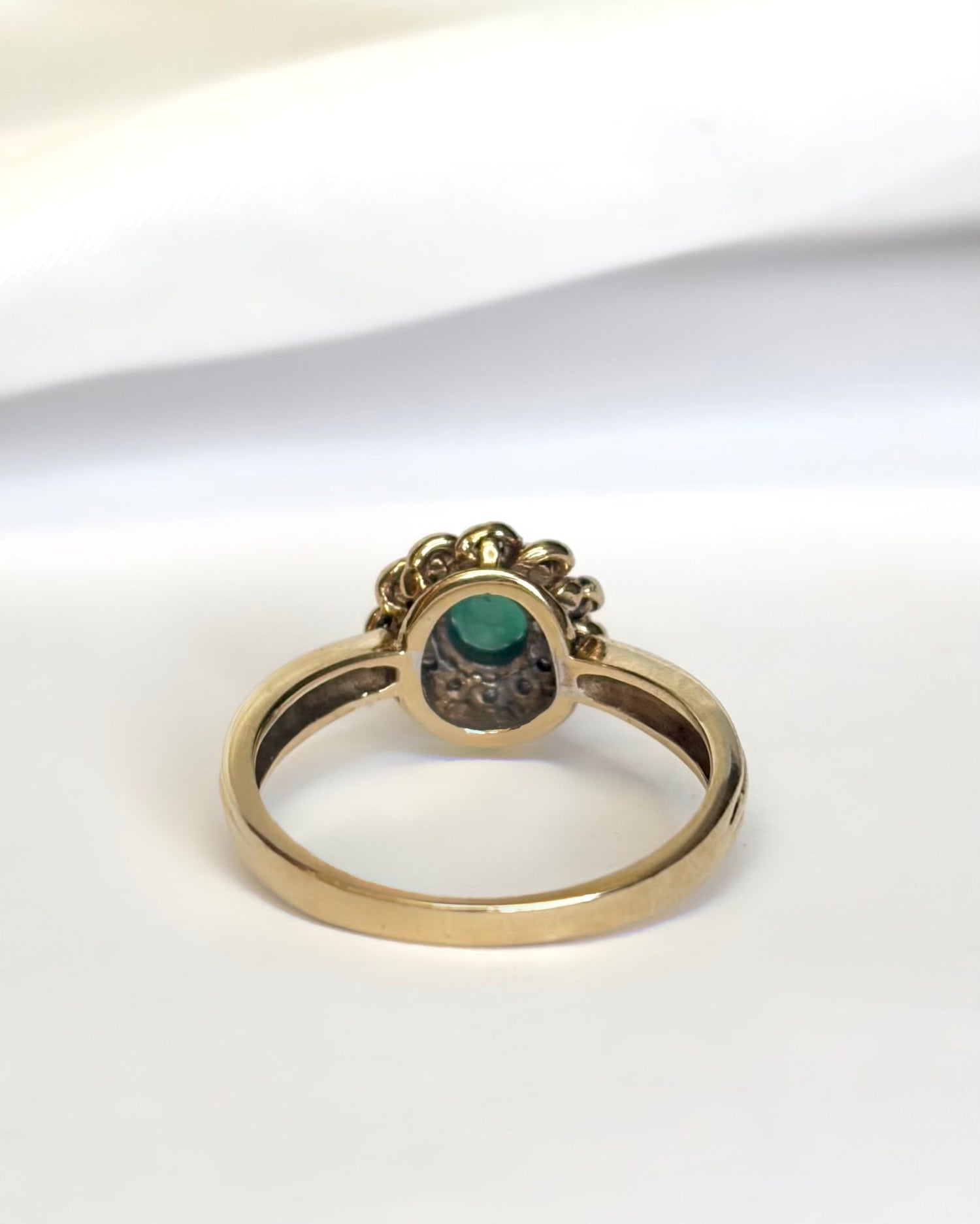Bague Marguerite Émeraude 0.24 carat &amp; Diamants 0.12 carat "Martina" - Elliade Paris