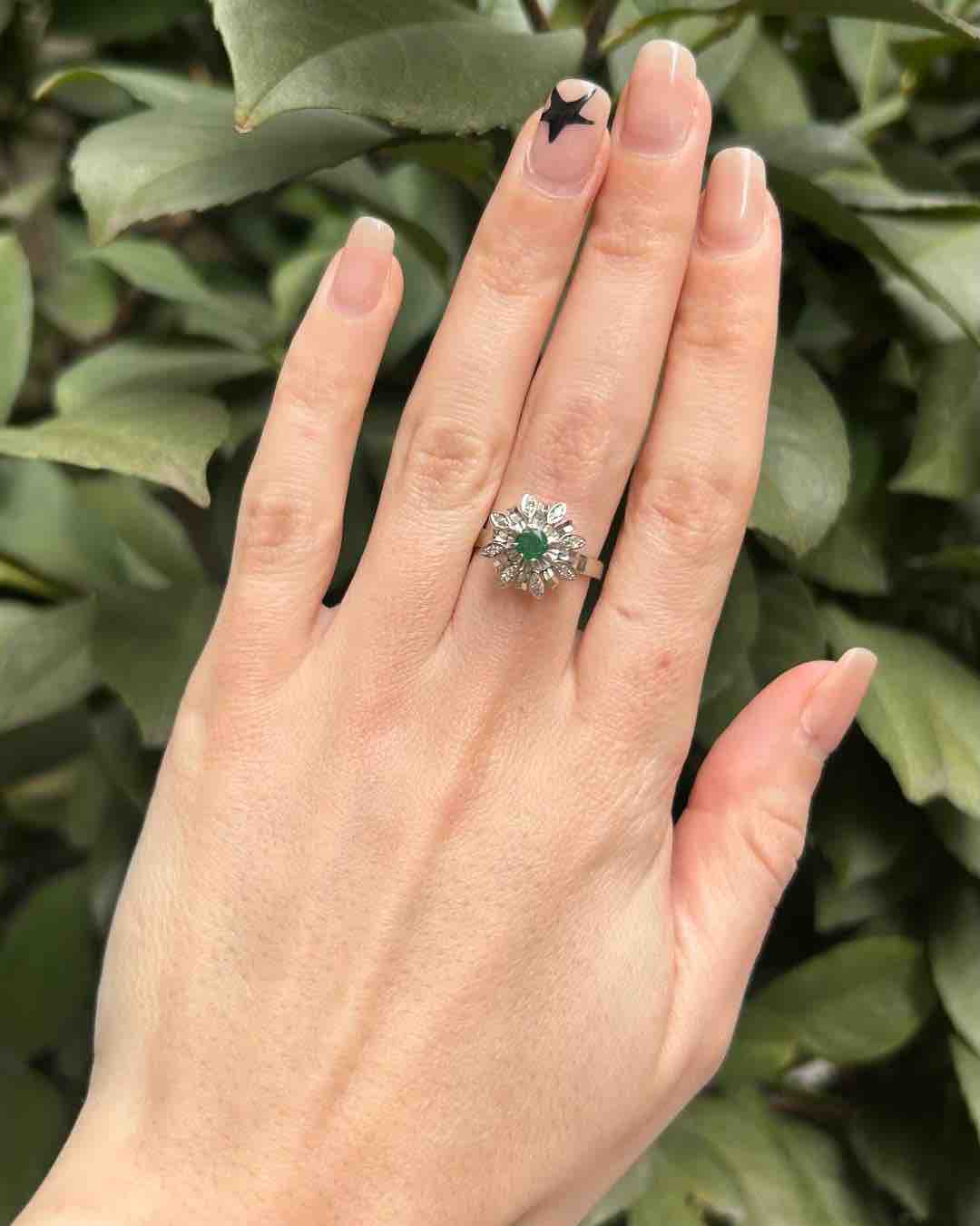 Bague Marguerite Émeraude 0.30 carat &amp; 8 Diamants "Imane" - Elliade Paris
