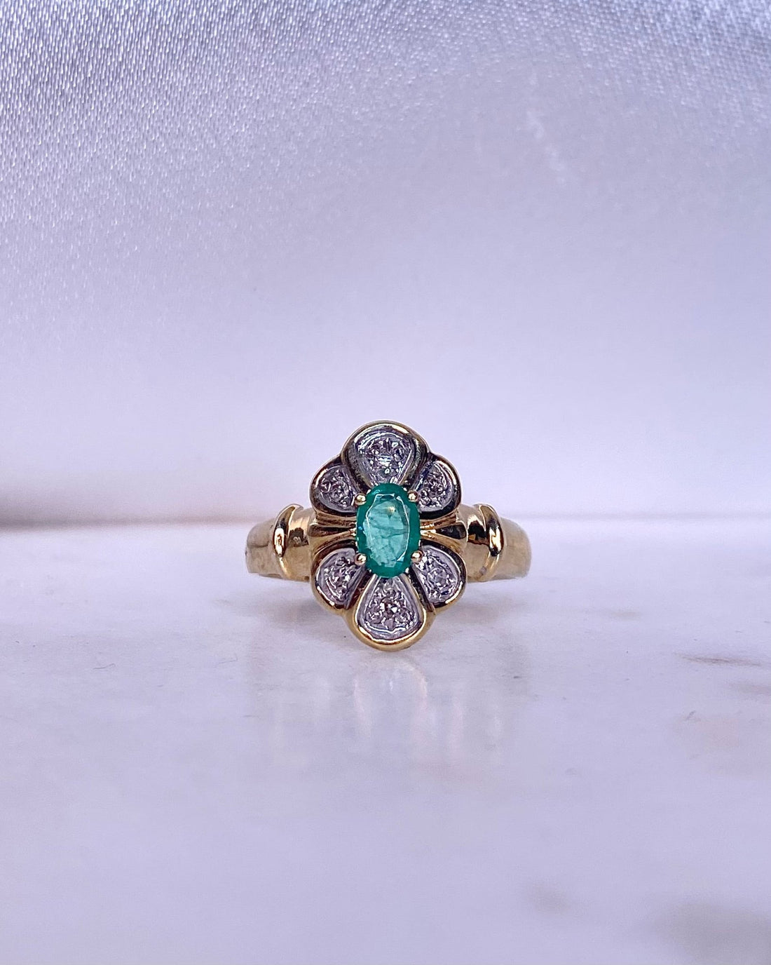 Bague Marguerite Émeraude 0.30 carat &amp; Diamants &quot;Aëla” - Elliade Paris