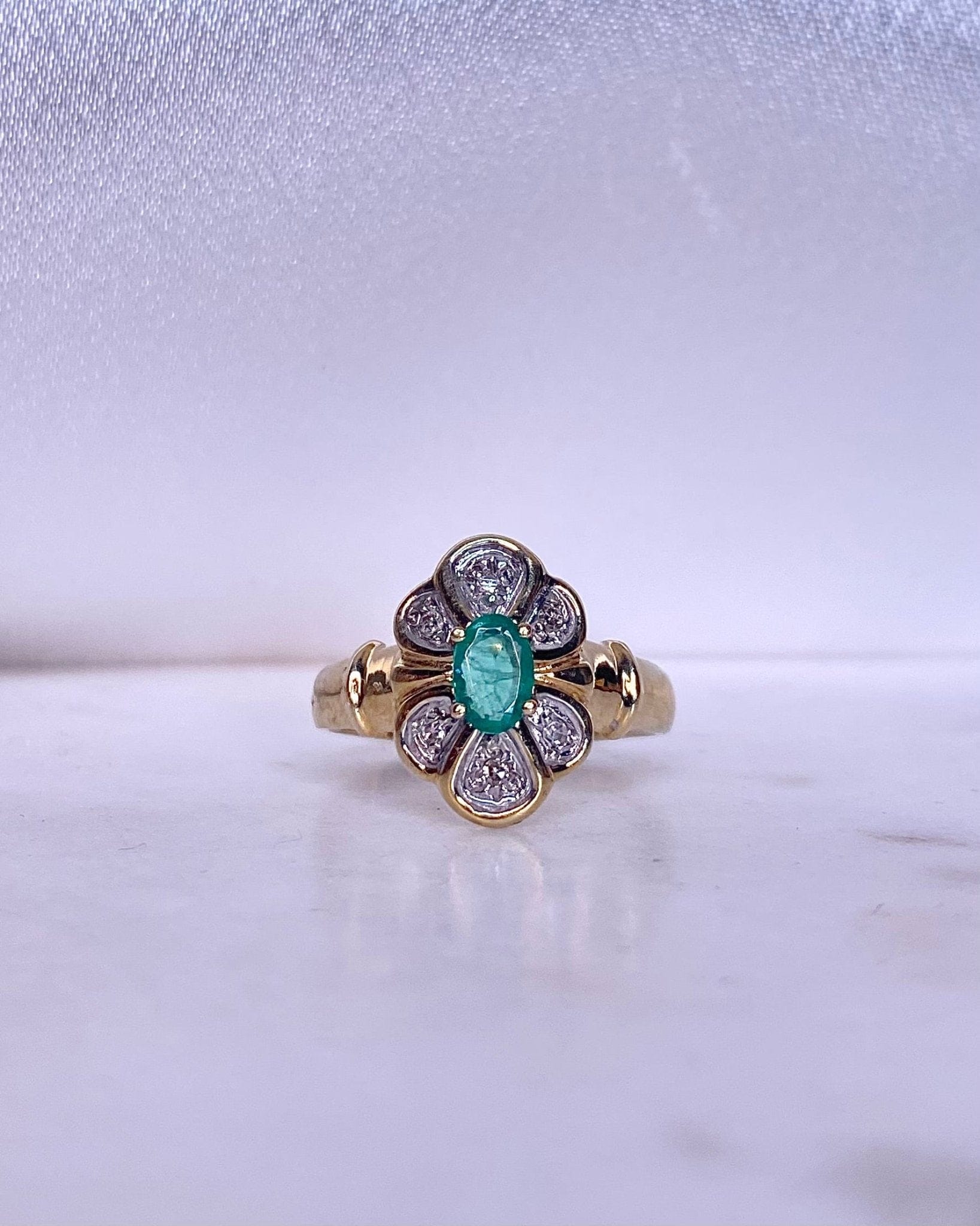 Bague Marguerite Émeraude 0.30 carat &amp; Diamants "Aëla” - Elliade Paris