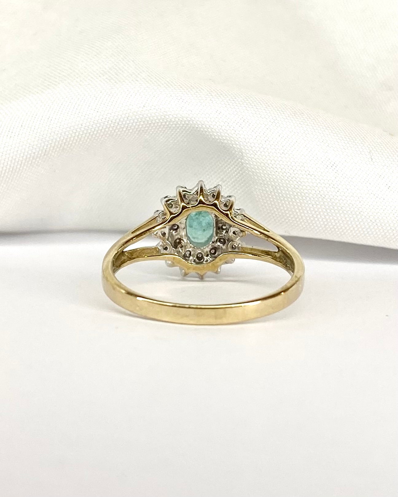 Bague Marguerite Émeraude 0.32 carat &amp; 28 Diamants &quot;Odile&quot; - Elliade Paris