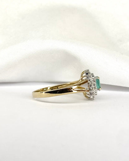 Bague Marguerite Émeraude 0.32 carat &amp; 28 Diamants &quot;Odile&quot; - Elliade Paris