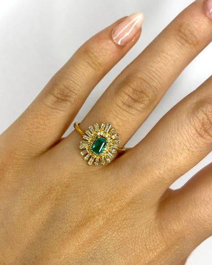 Bague Marguerite Émeraude 0.34 carat, Diamants Baguette &amp; Ronds 0.38 carat "Rosalie" - Elliade Paris