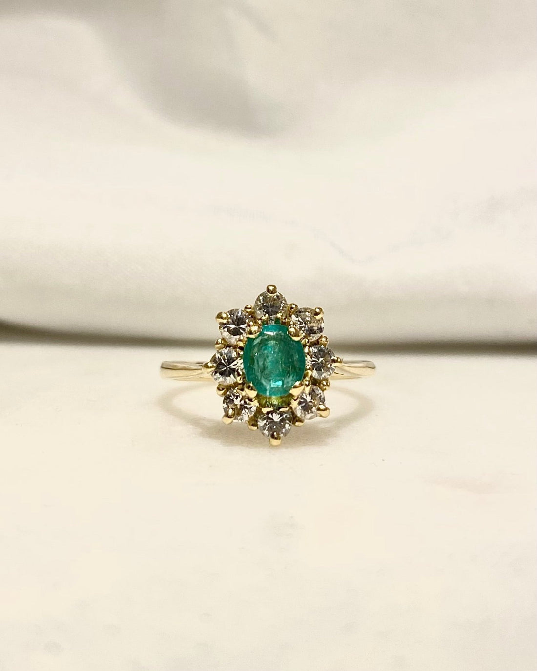 Bague Marguerite Emeraude 0.38 carat &amp; Diamants &quot;Lunéria&quot; - Elliade Paris