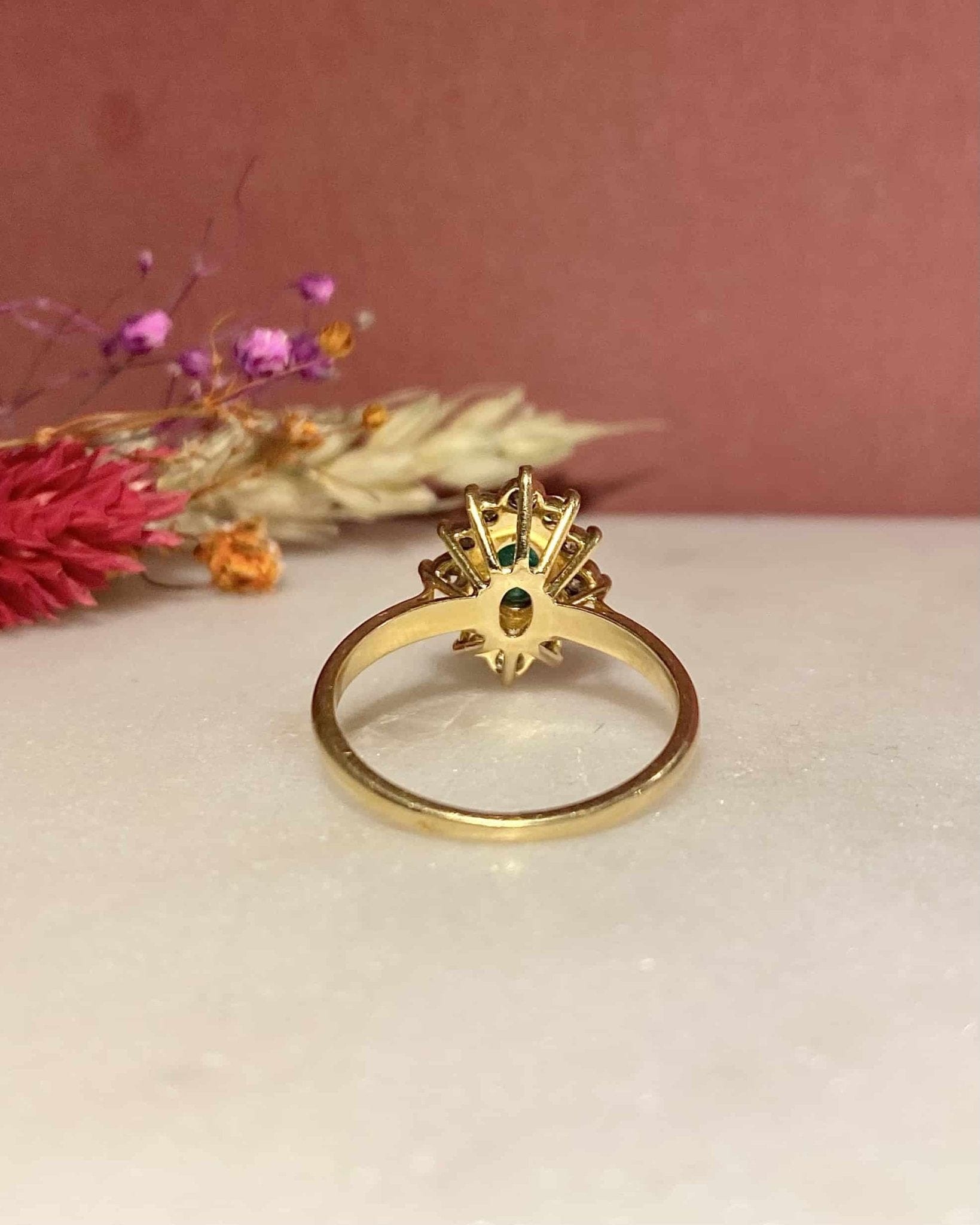 Bague Marguerite Émeraude 0.40 carat &amp; 12 Diamants "Louison" - Elliade Paris