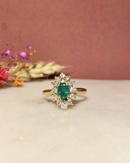 Bague Marguerite Émeraude 0.40 carat &amp; 12 Diamants &quot;Louison&quot; - Elliade Paris