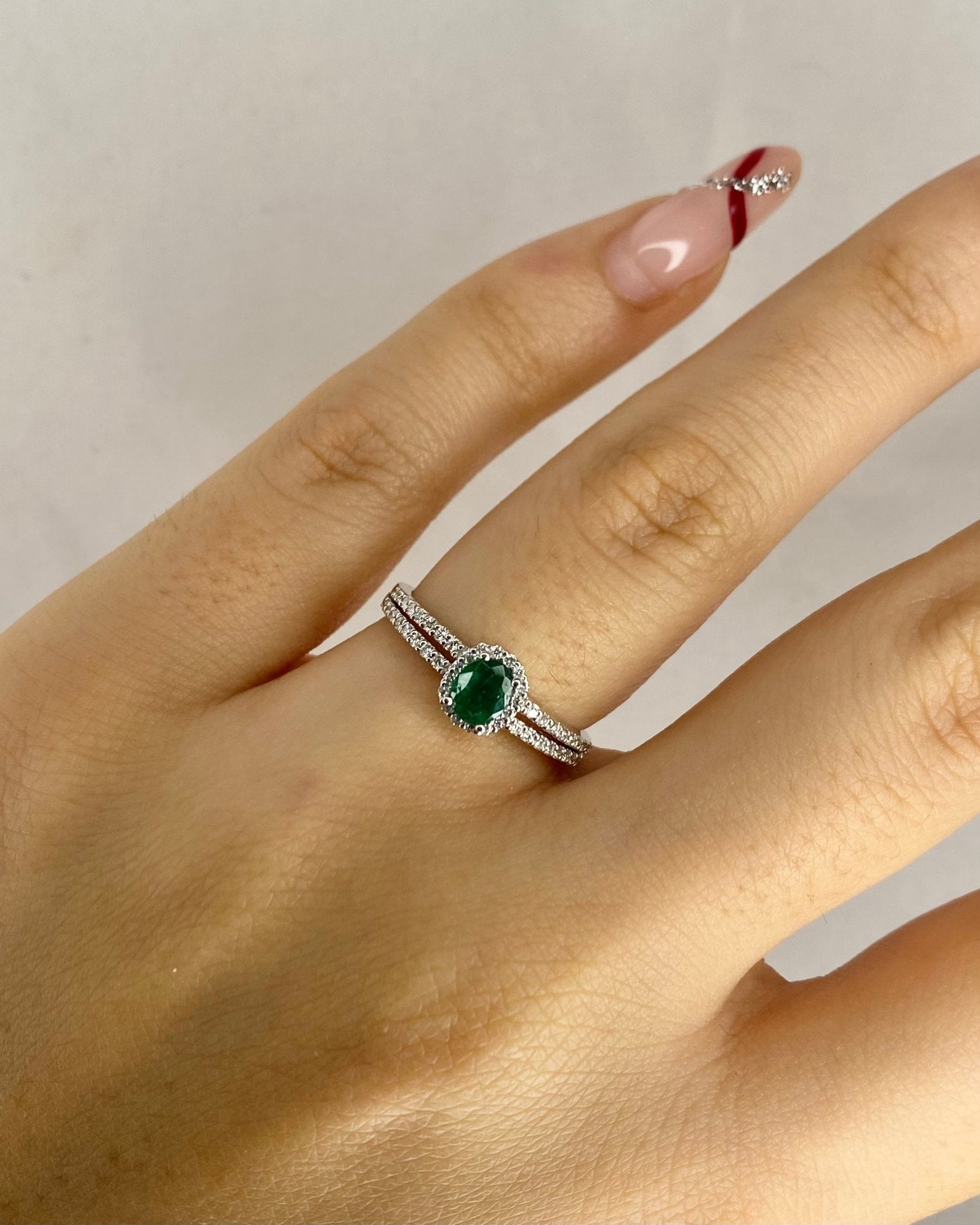 Bague Marguerite Émeraude 0.40 carat &amp; 48 Diamants "Zita" - Elliade Paris