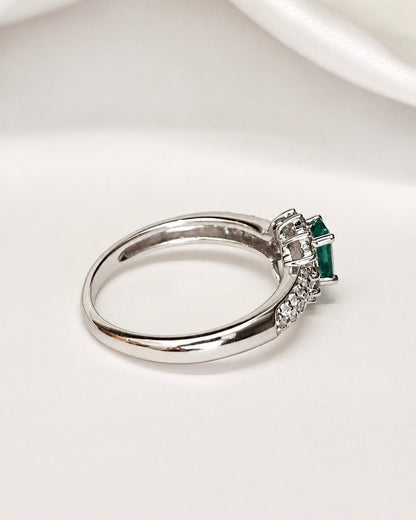 Bague Marguerite Émeraude 0.40 carat &amp; Diamants 0.42 carat "Amélie" - Elliade Paris