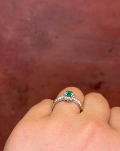 Bague Marguerite Émeraude 0.40 carat &amp; Diamants 0.42 carat "Amélie" - Elliade Paris