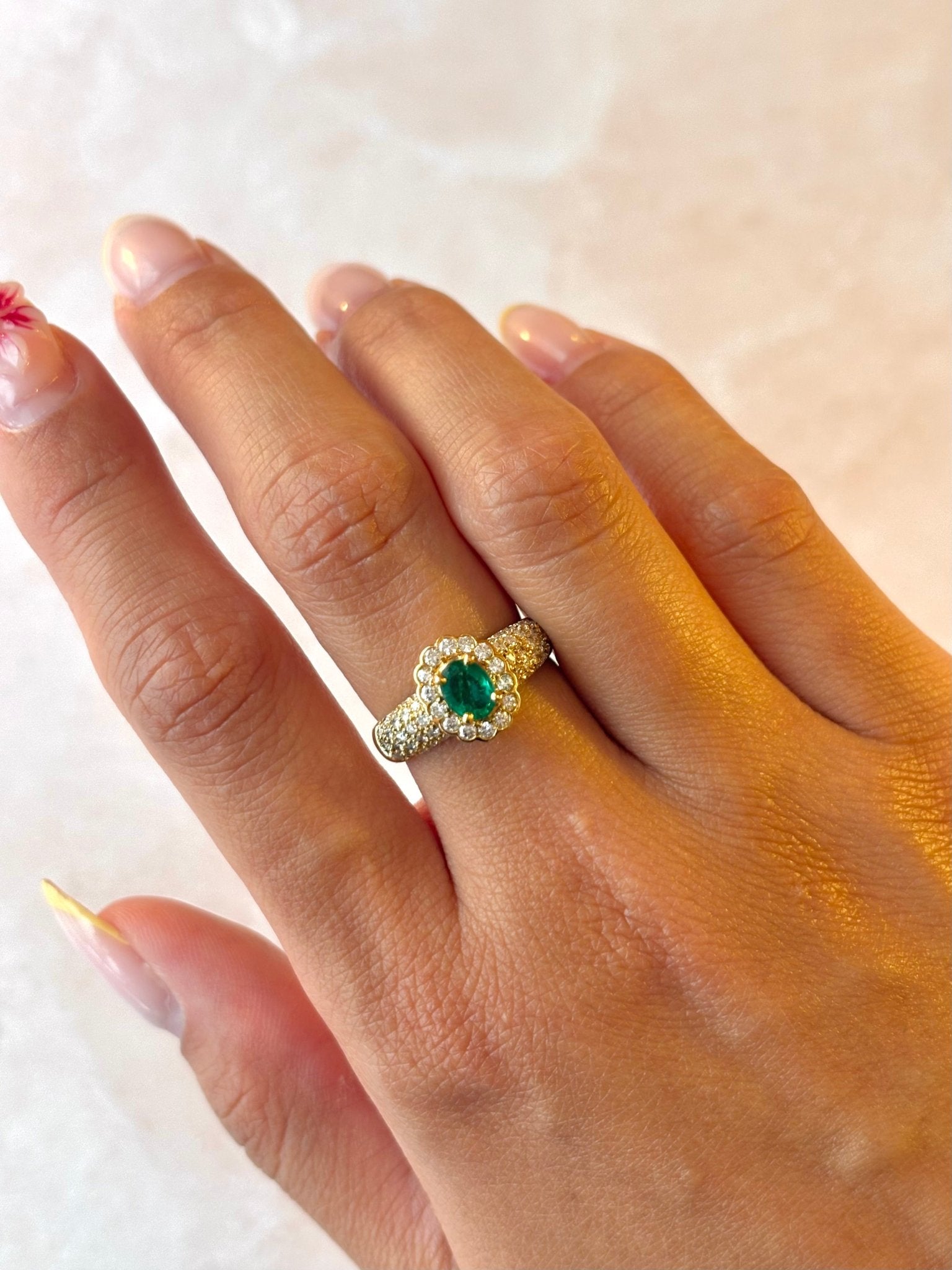 Bague Marguerite Émeraude 0.40 carat &amp; Diamants 0.50 carat "Sybille" - Elliade Paris