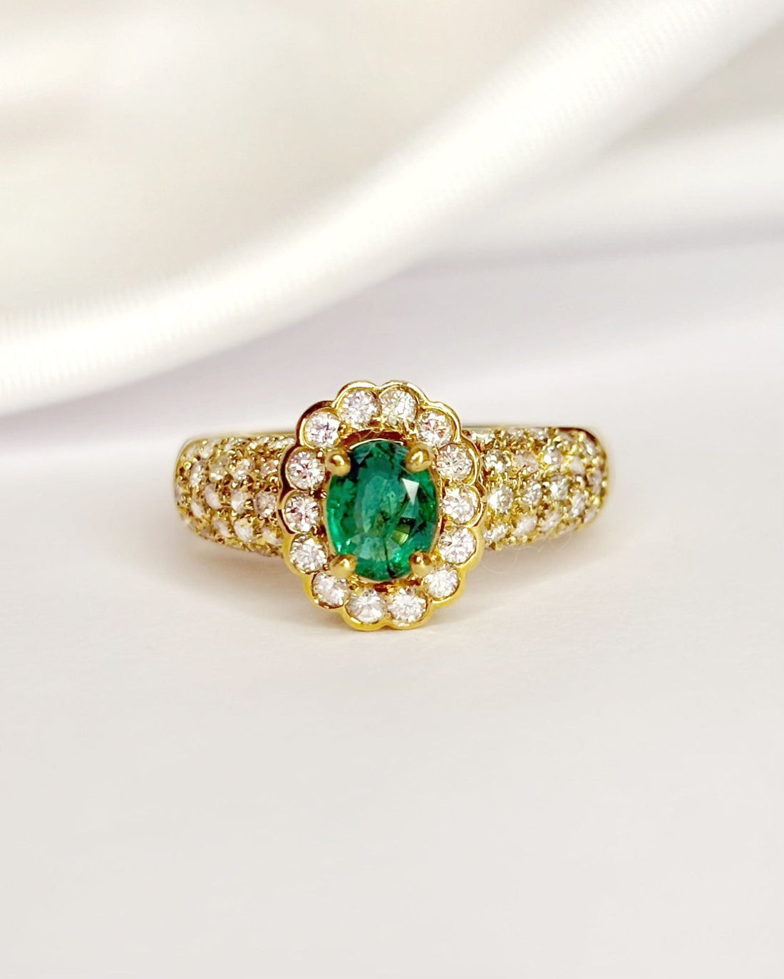 Bague Marguerite Émeraude 0.40 carat &amp; Diamants 0.50 carat "Sybille" - Elliade Paris