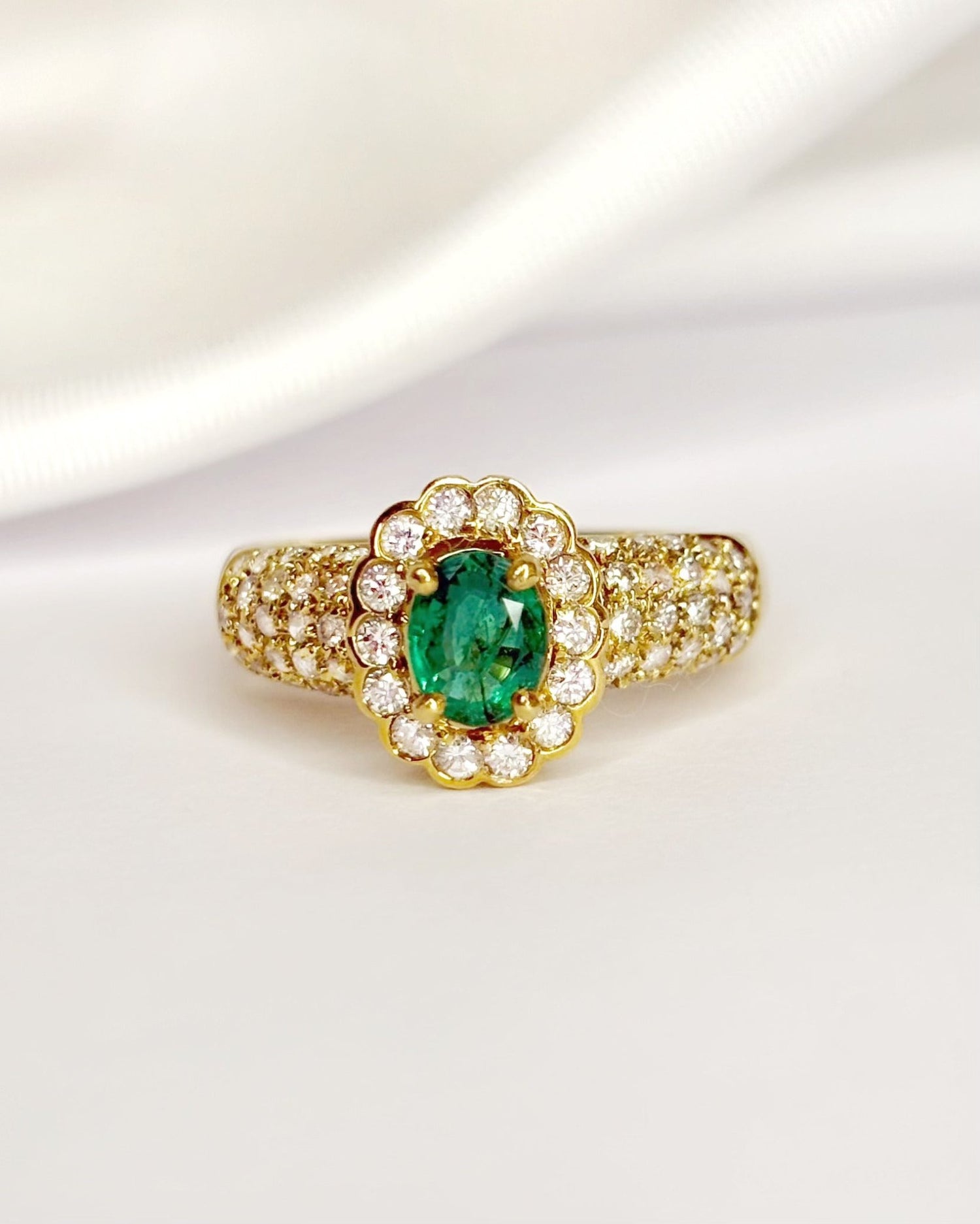 Bague Marguerite Émeraude 0.40 carat &amp; Diamants 0.50 carat "Sybille" - Elliade Paris