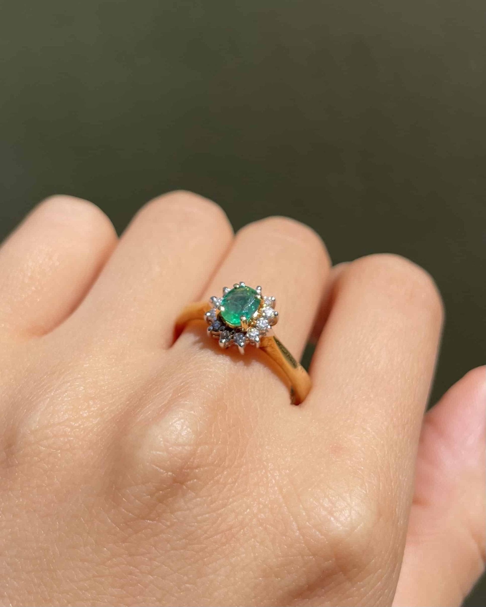 Bague Marguerite Émeraude 0.40 carat &amp; Diamants "Mariette" - Elliade Paris