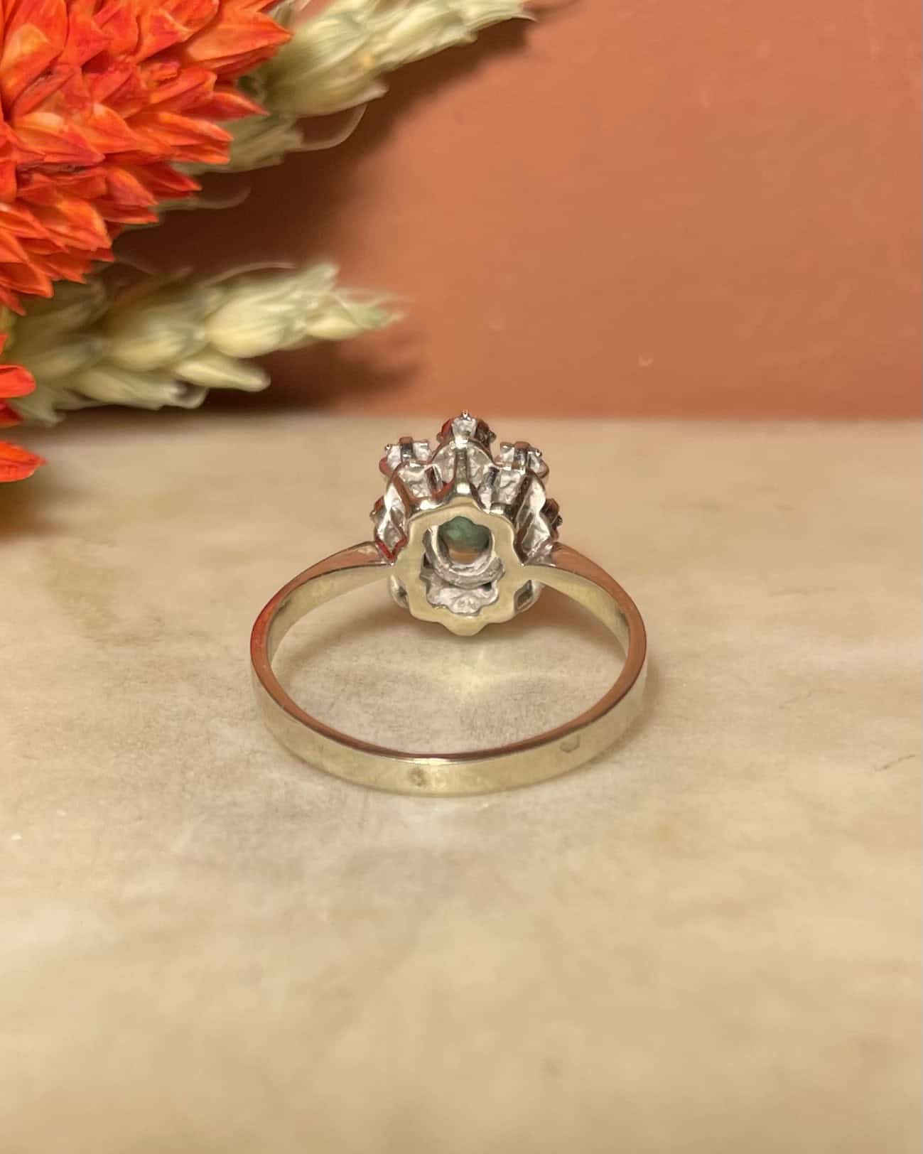 Bague Marguerite Émeraude 0.40 carat &amp; Diamants "Maryam" - Elliade Paris