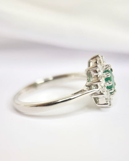 Bague Marguerite Émeraude 0.42 carat &amp; Diamants 0.30 carat "Dona" - Elliade Paris