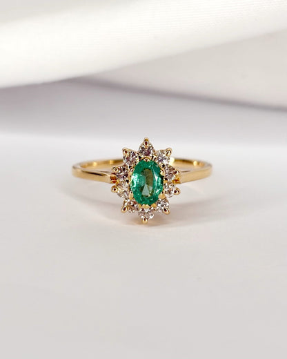 Bague Marguerite Émeraude 0.45 carat &amp; 10 Diamants "Alba" - Elliade Paris