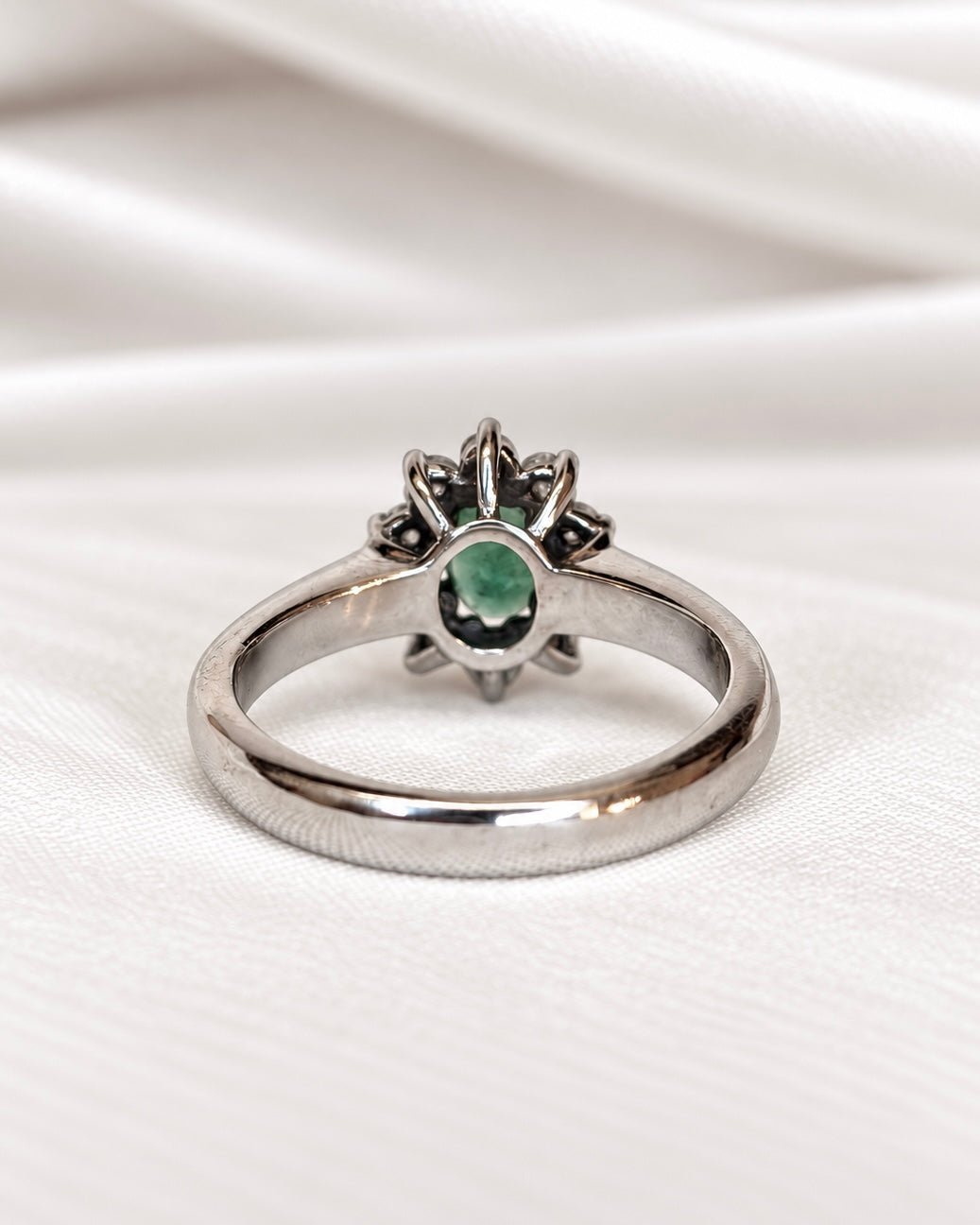 Bague Marguerite Émeraude 0.45 carat &amp; Diamants 0.40 carat 5.12g "Odette" - Elliade Paris