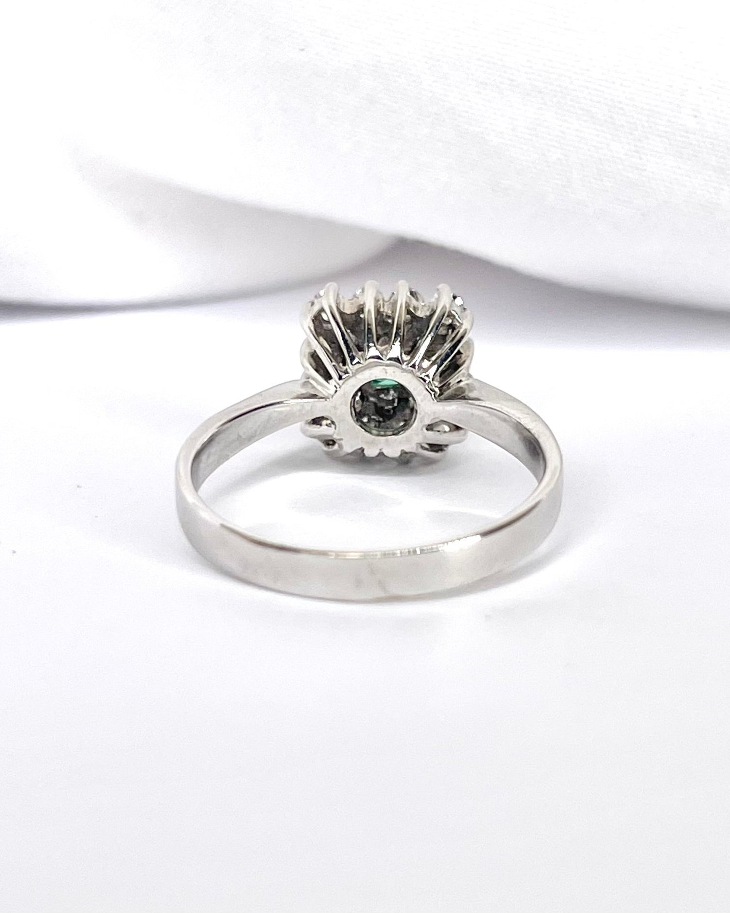 Bague Marguerite Émeraude 0.45 carat &amp; Diamants 4.24g "Tania" - Elliade Paris