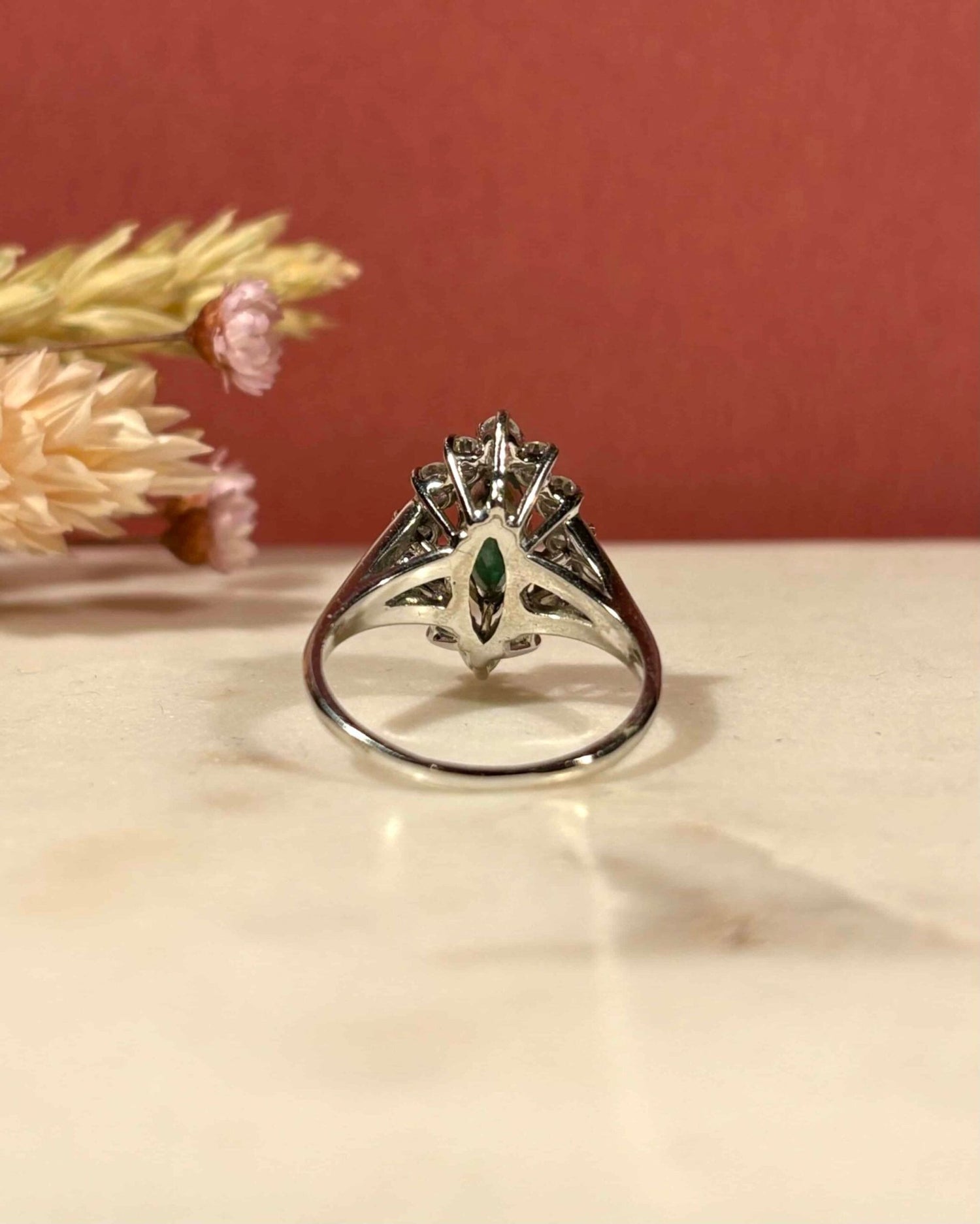 Bague Marguerite Émeraude 0.45 carat &amp; Diamants &quot;Maéa&quot; - Elliade Paris
