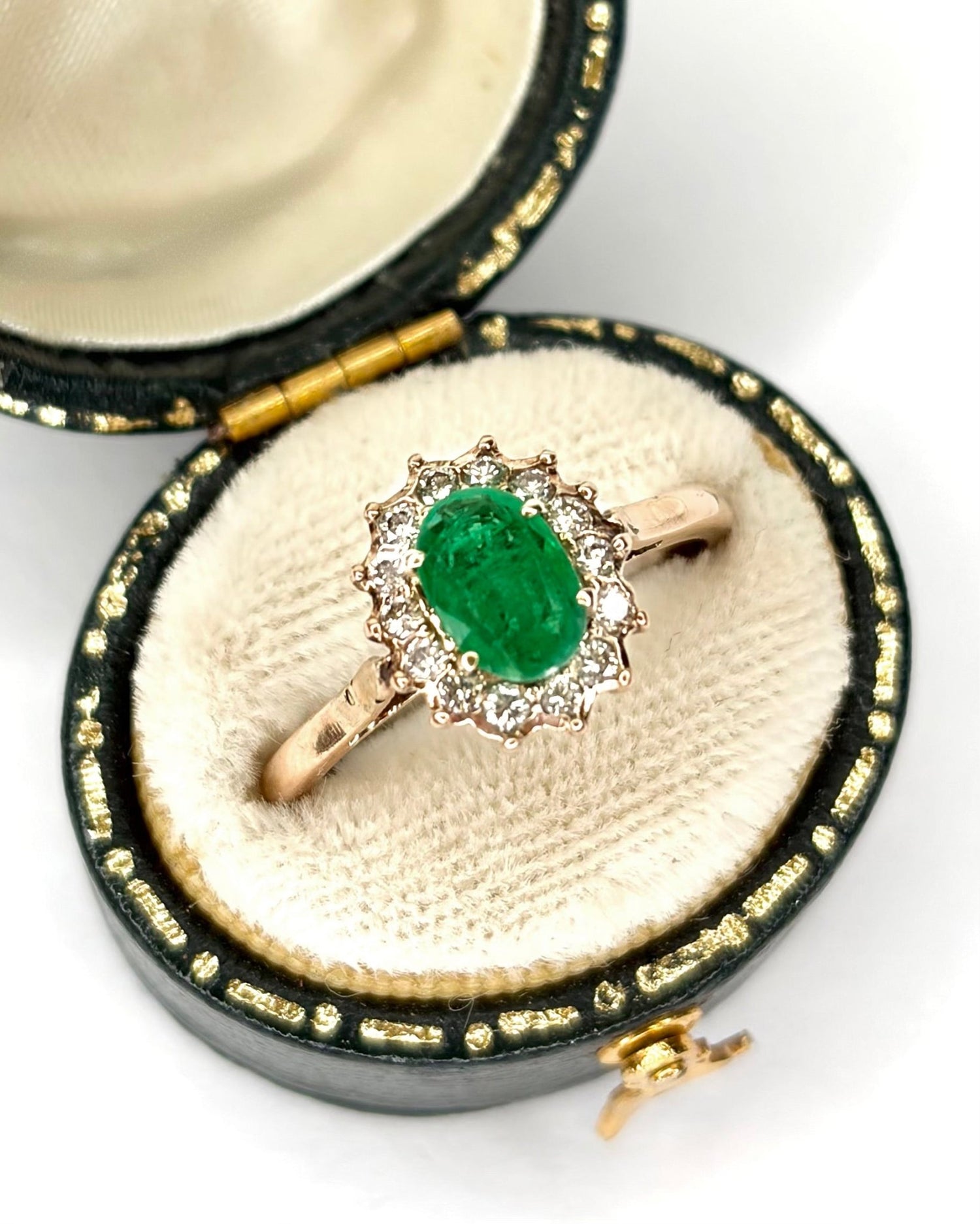 Bague Marguerite Émeraude 0.48 carat &amp; Diamants 0.28 carat "Cassandre" - Elliade Paris