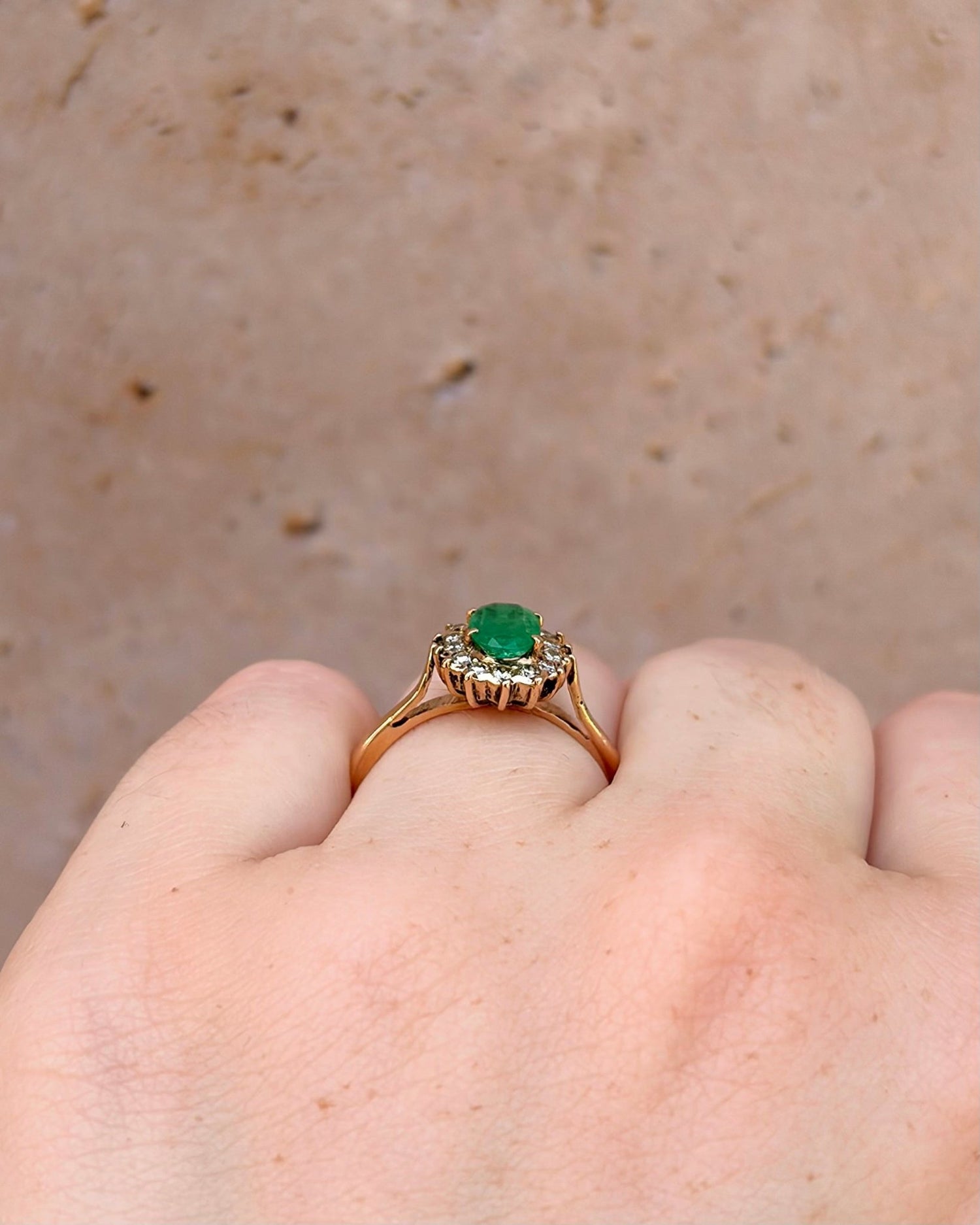 Bague Marguerite Émeraude 0.48 carat &amp; Diamants 0.28 carat "Cassandre" - Elliade Paris