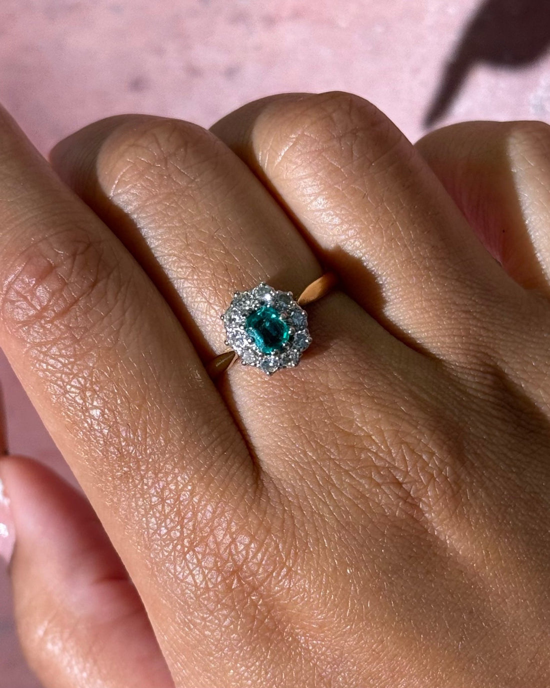 Bague Marguerite Émeraude 0.48 carat &amp; Diamants 0.40 carat "Ludwig" - Elliade Paris
